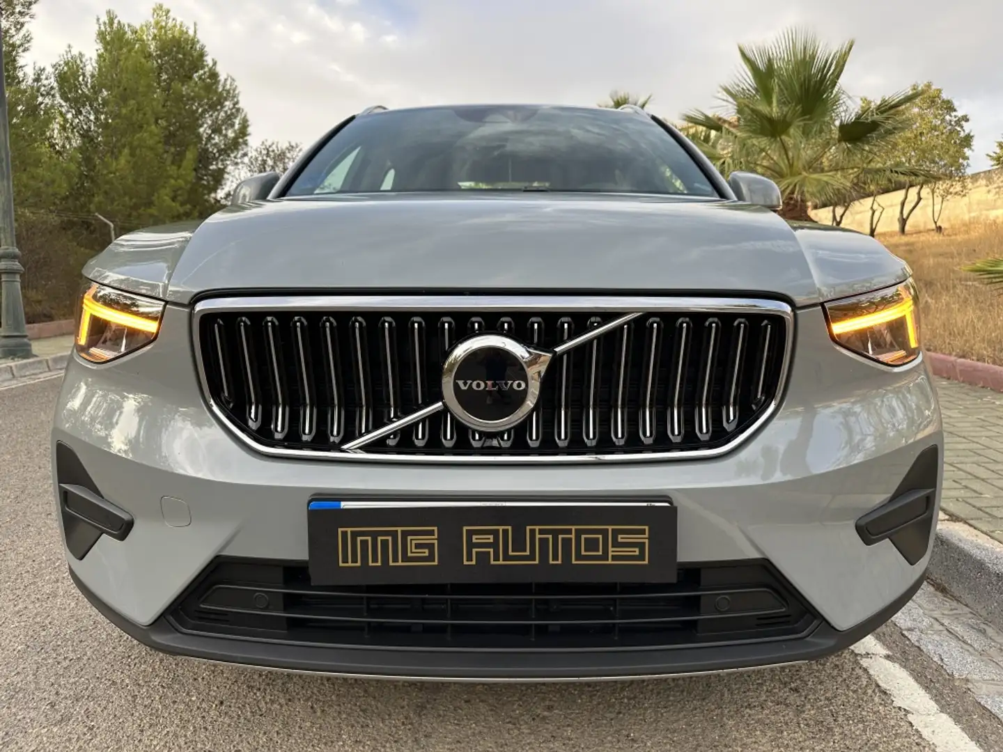 Volvo XC40 T4 Recharge Core Aut. Gris - 1