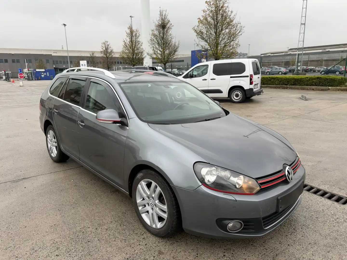 Volkswagen Golf 1.6 CR TDi Highline DPF Grau - 2