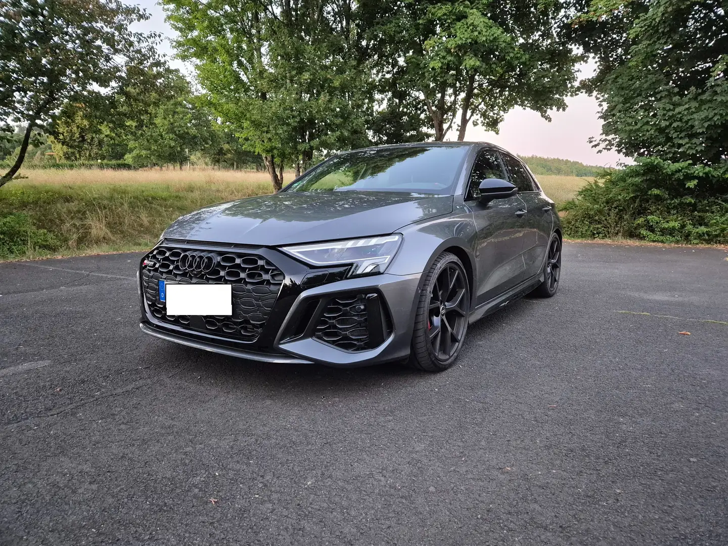 Audi RS3 Sportback quattro S tronic Grau - 1