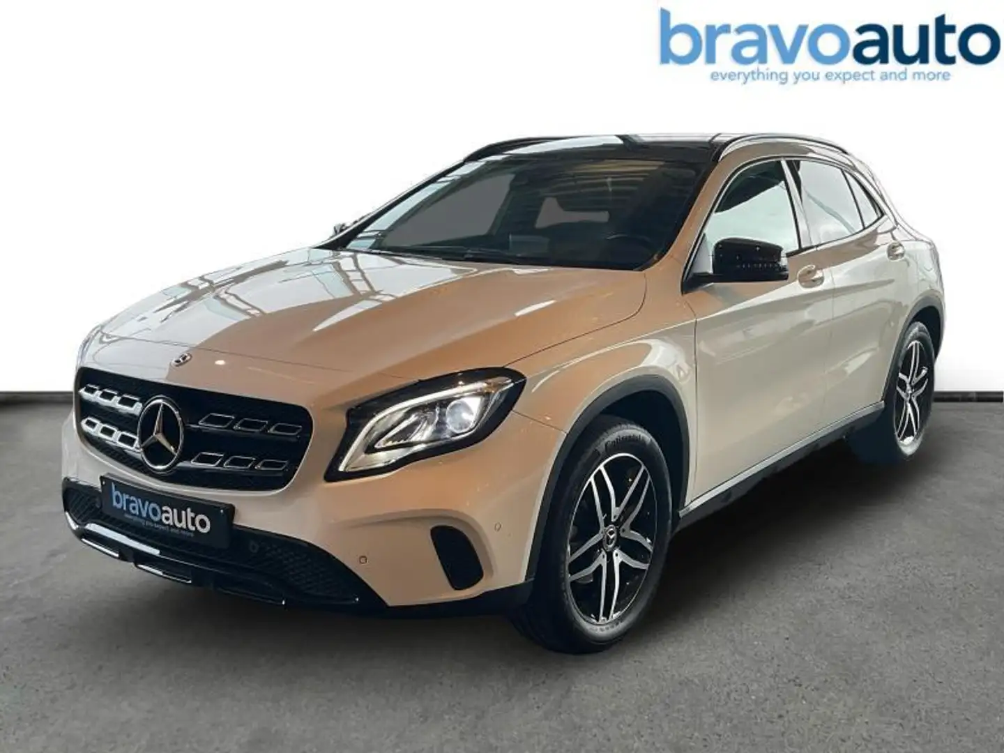 Mercedes-Benz GLA 180 AMG LINE + PANO Weiß - 1