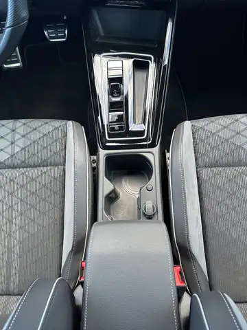 Volkswagen Golf view 14