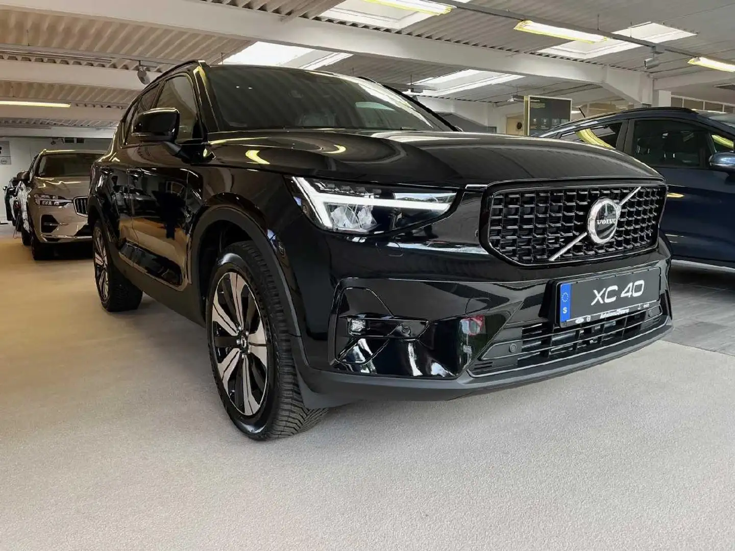 Volvo XC40 Plus Dark Recharge Plug-In Hybrid 2WD Noir - 2