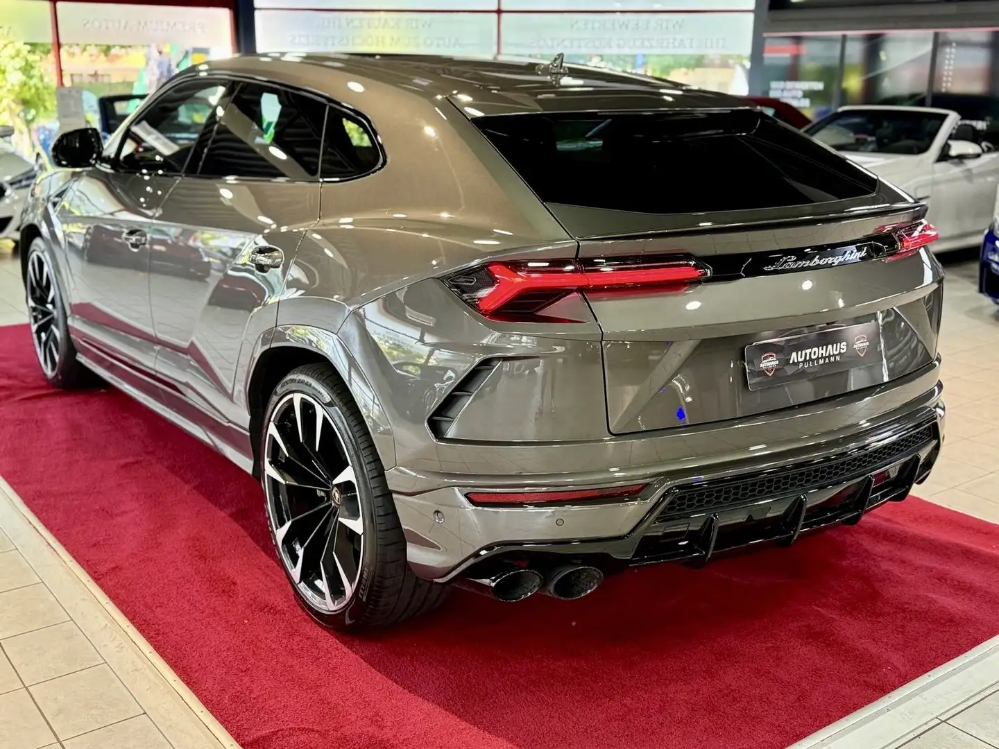 Lamborghini Urus B&O+PANO+HUD+ACC+LASER Grau - 2