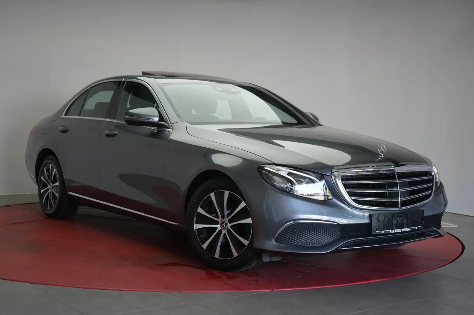 Mercedes-Benz E 300 d 9G-Tronic Navi/Leder/Distronic/Kamera/La Grey - 1