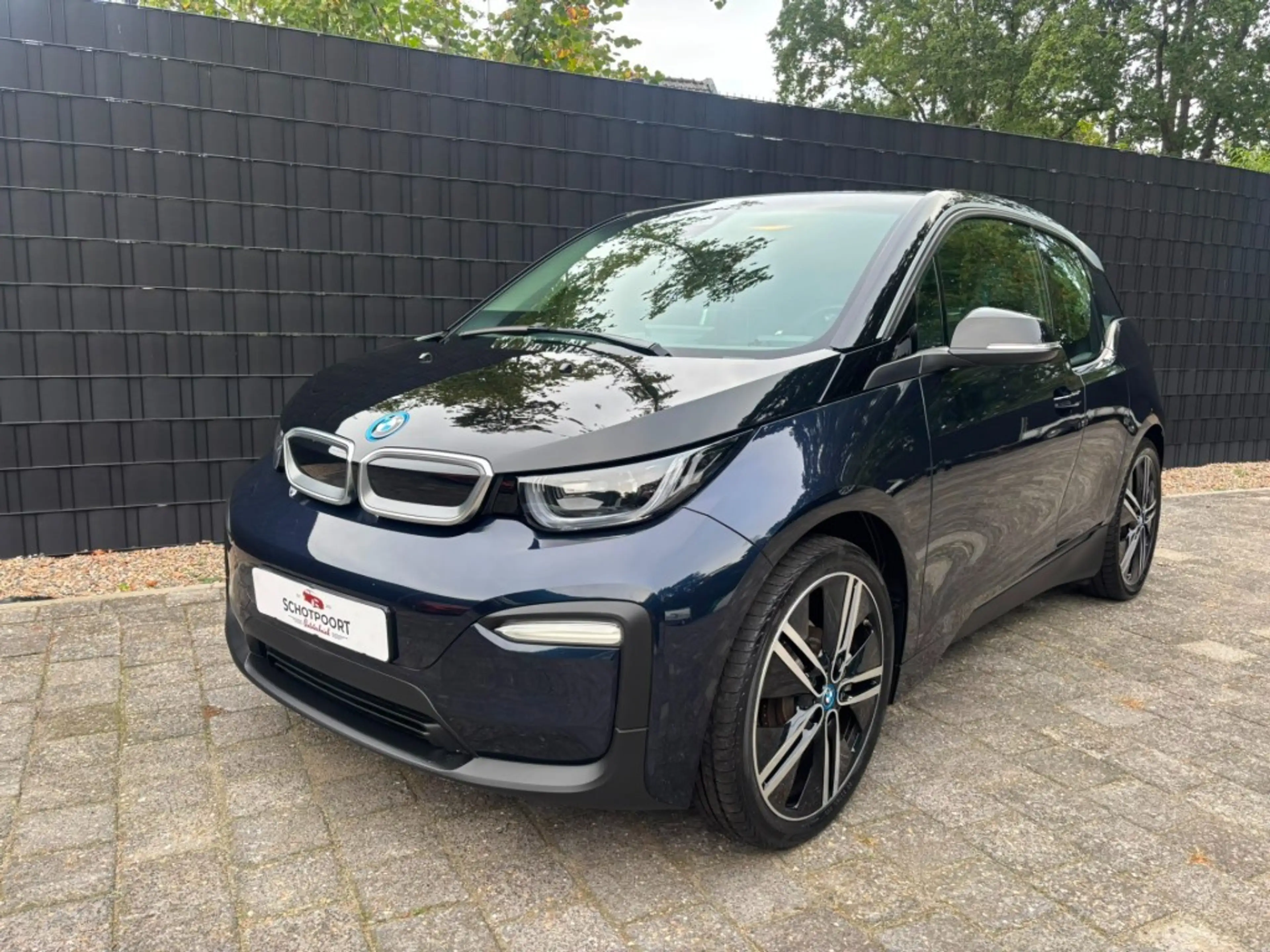BMW i3 120AH 42KWH ** MOOIE AUTO//20 INCH** — photo 2