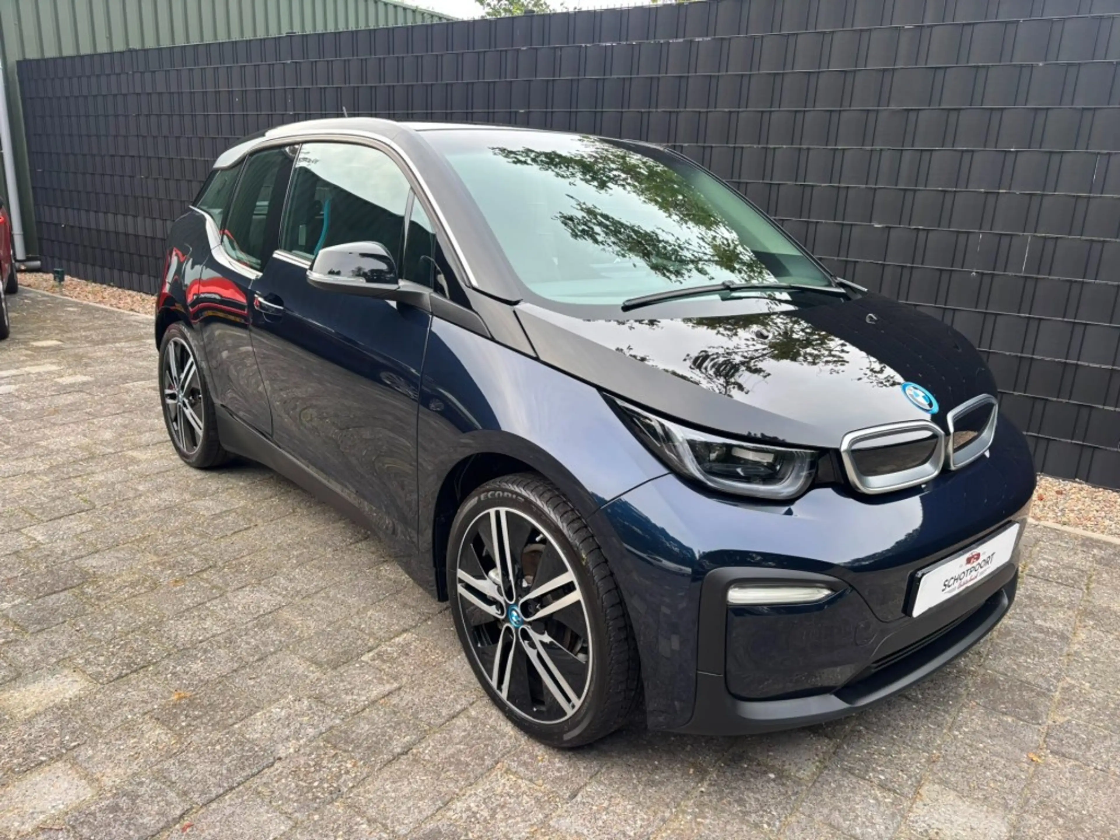 BMW i3 120AH 42KWH ** MOOIE AUTO//20 INCH** — photo 4