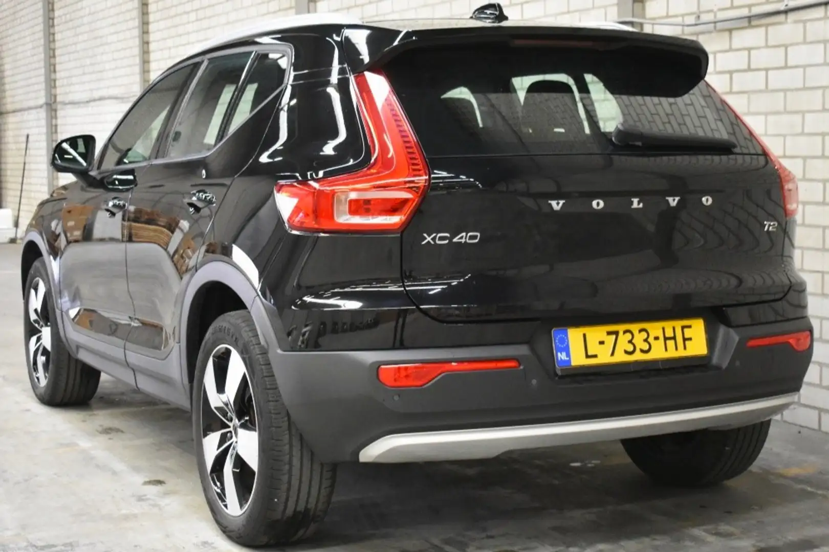 Volvo XC40 T2 129pk Aut. Business Pro | Trekhaak | 19" | Verw Zwart - 2