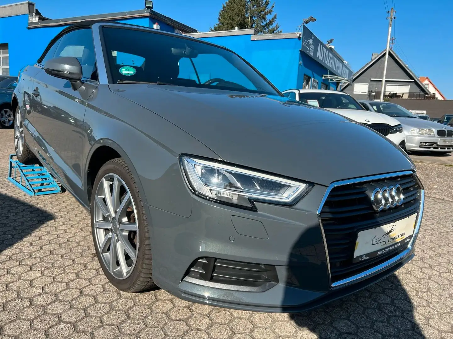 Audi A3 Cabriolet basis Grau - 1