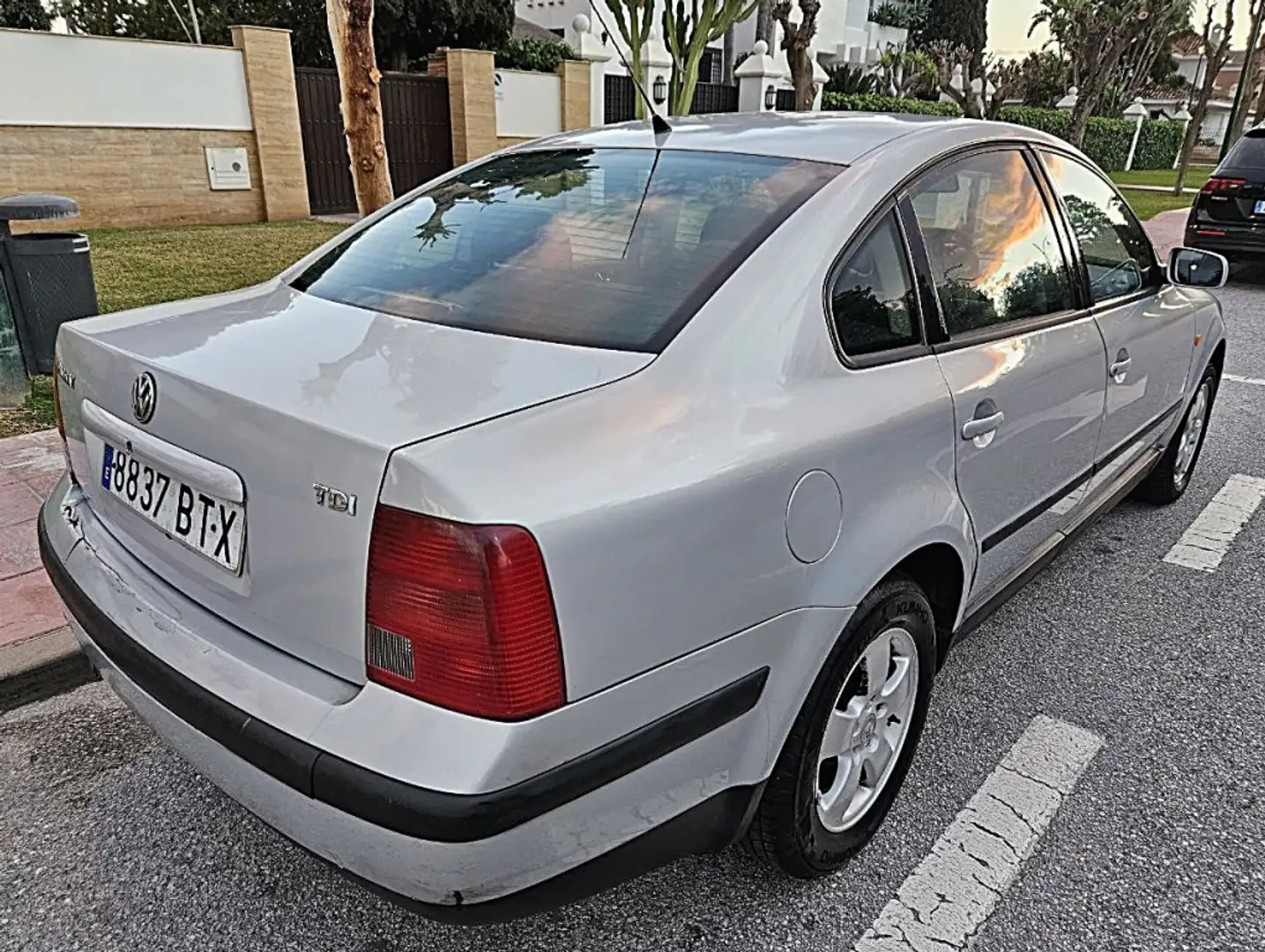 Volkswagen Passat 1.9TDI Comfortline 110 Gris - 2