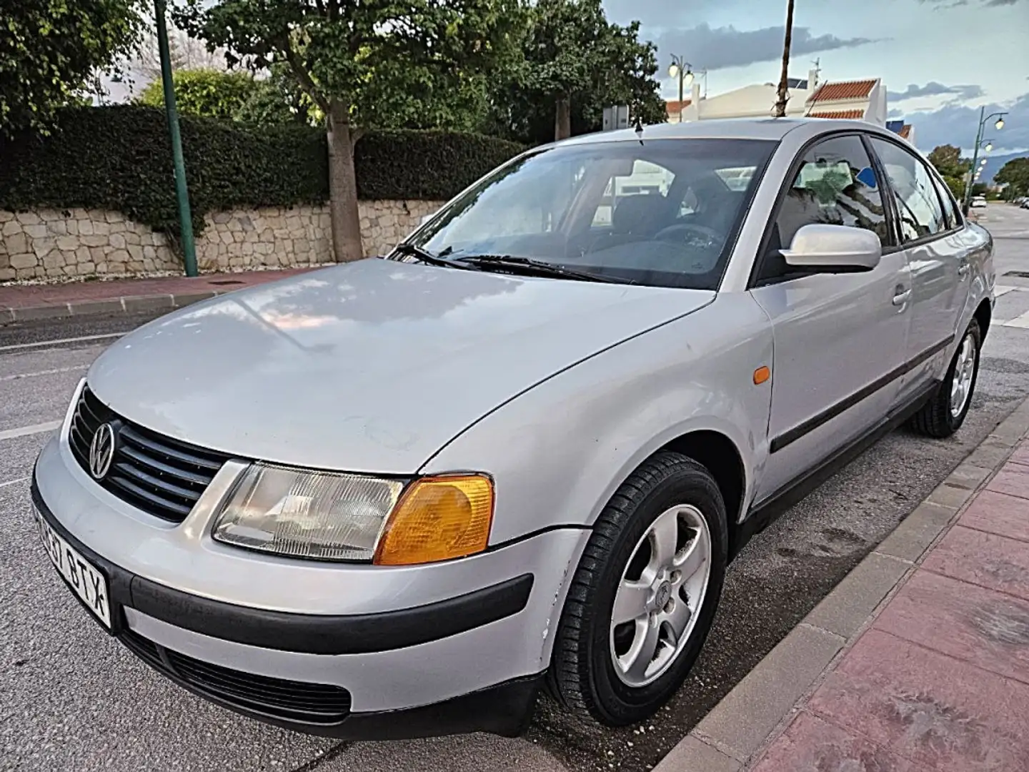 Volkswagen Passat 1.9TDI Comfortline 110 Gris - 1