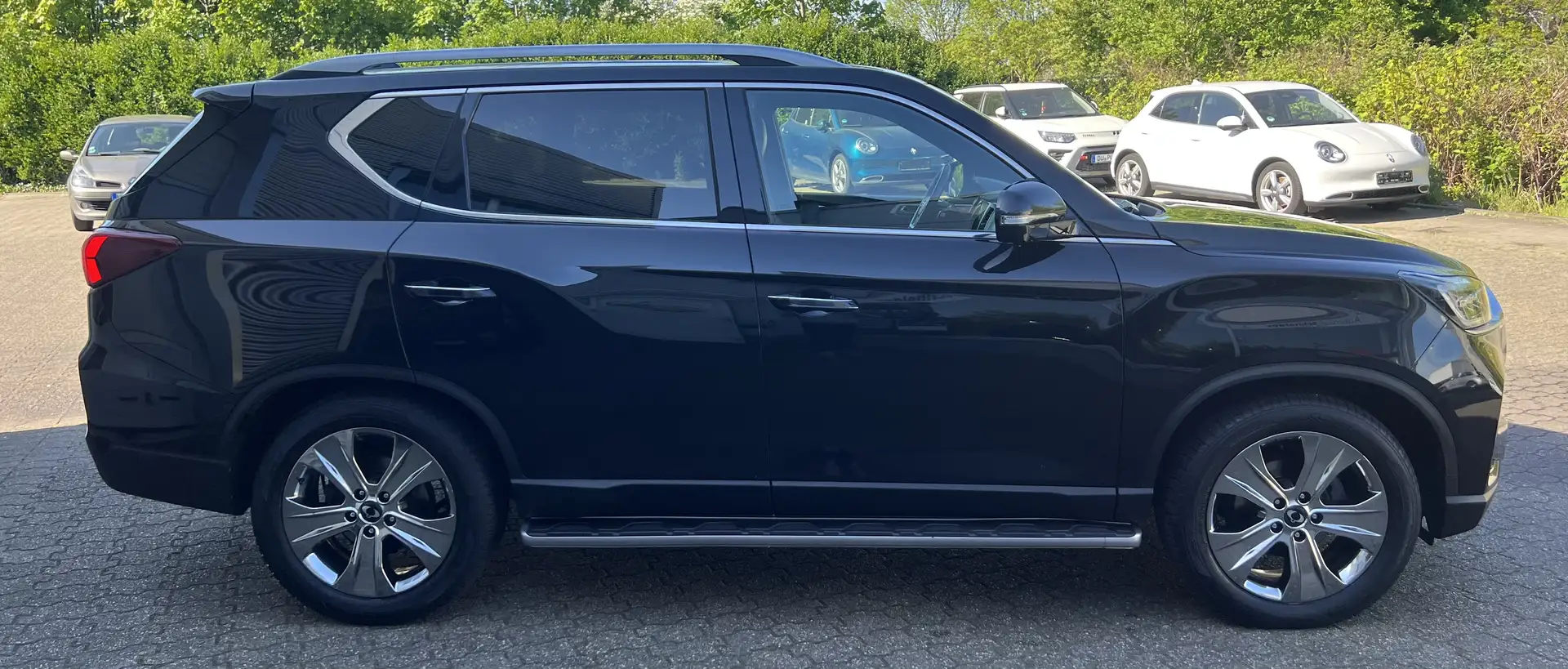 SsangYong Rexton Rexton 2.2 e-XDi 220 4WDAut. Sapphire Schwarz - 2