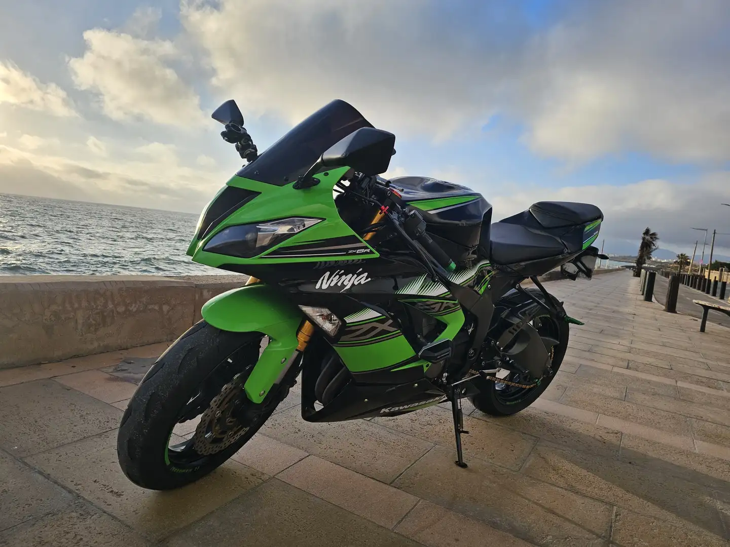 Kawasaki Ninja ZX-6R Negro - 2