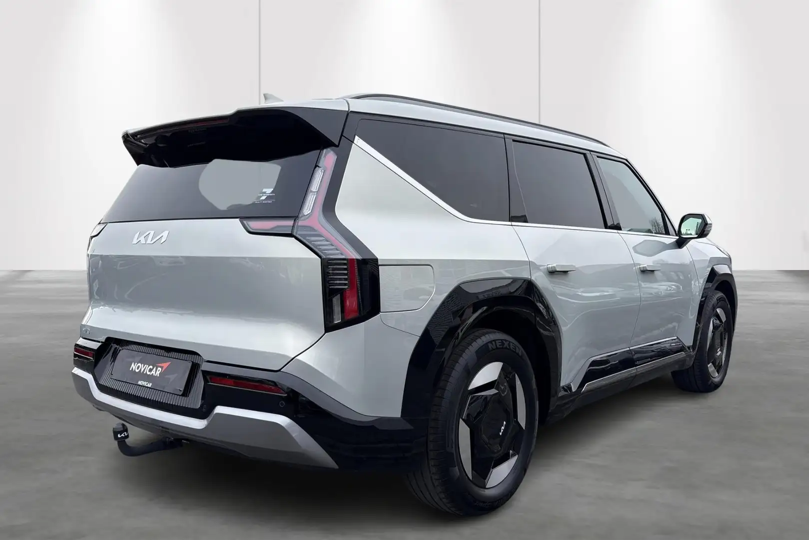 Kia EV9 BEV 99.8 kWh Earth - LEDER + GPS + CAMERA Plateado - 2