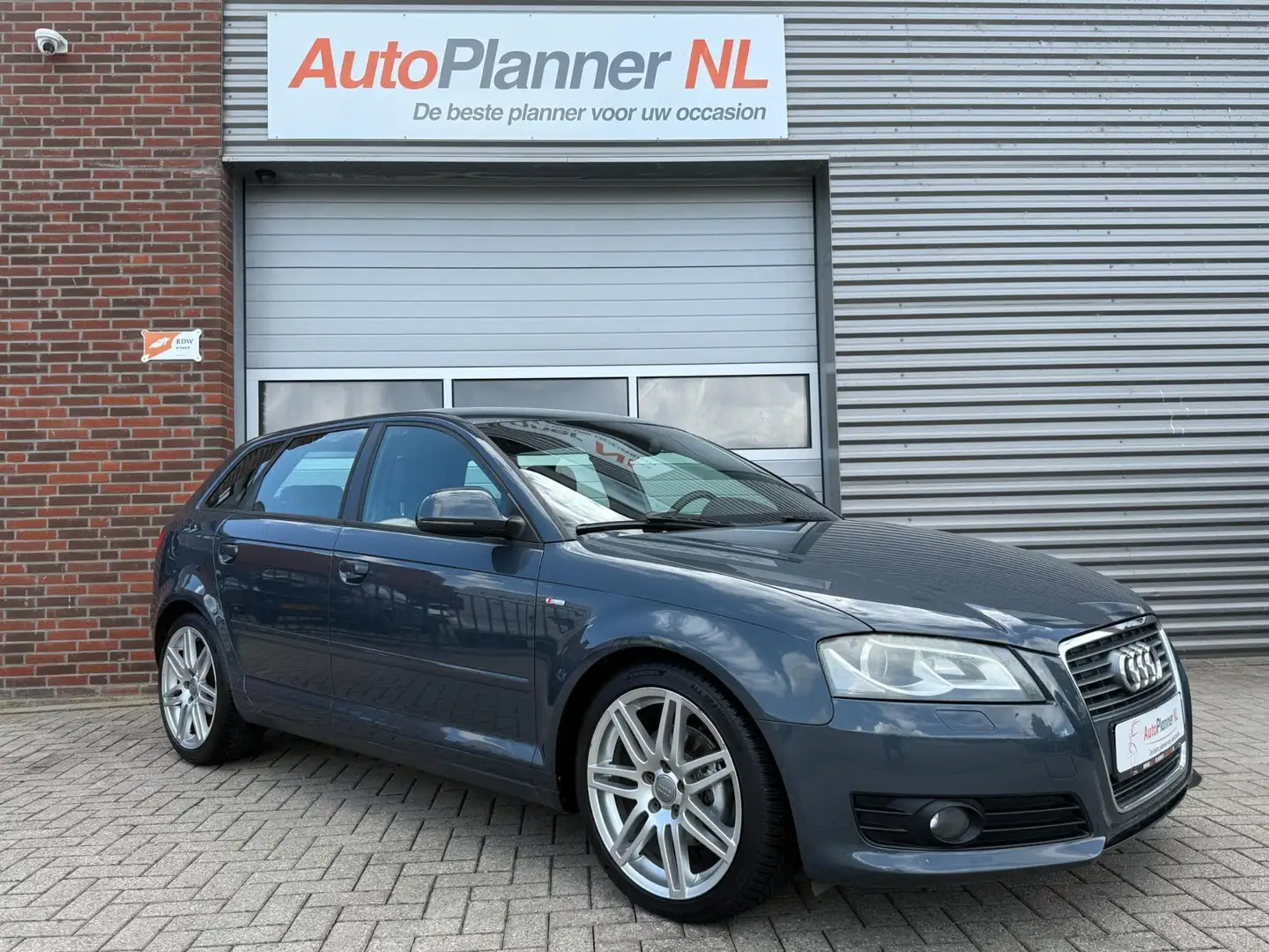 Audi A3 Sportback 1.4 TFSI S-line! Clima! Xenon! Nieuwe AP Grijs - 1