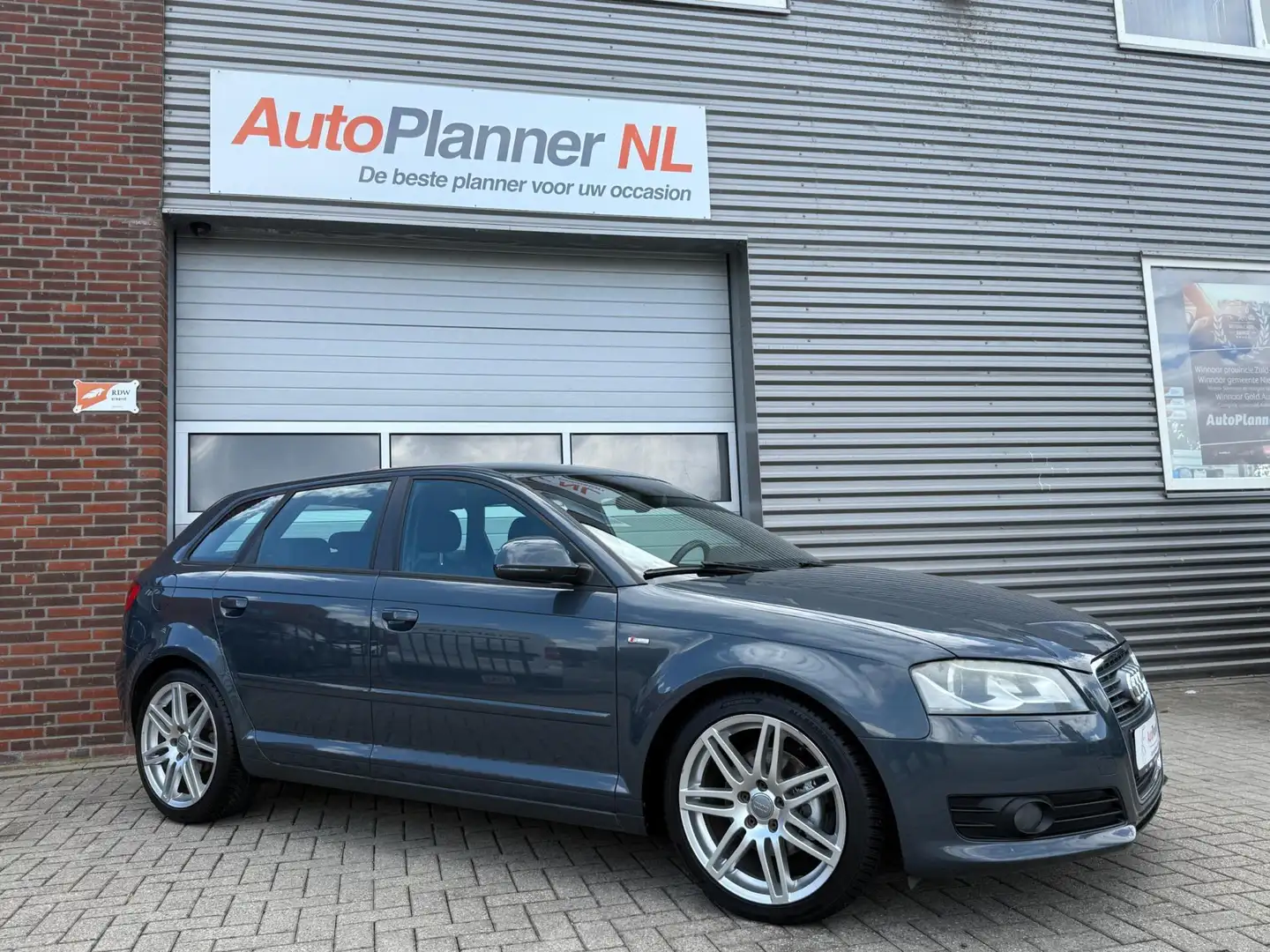 Audi A3 Sportback 1.4 TFSI S-line! Clima! Xenon! Nieuwe AP Grijs - 2