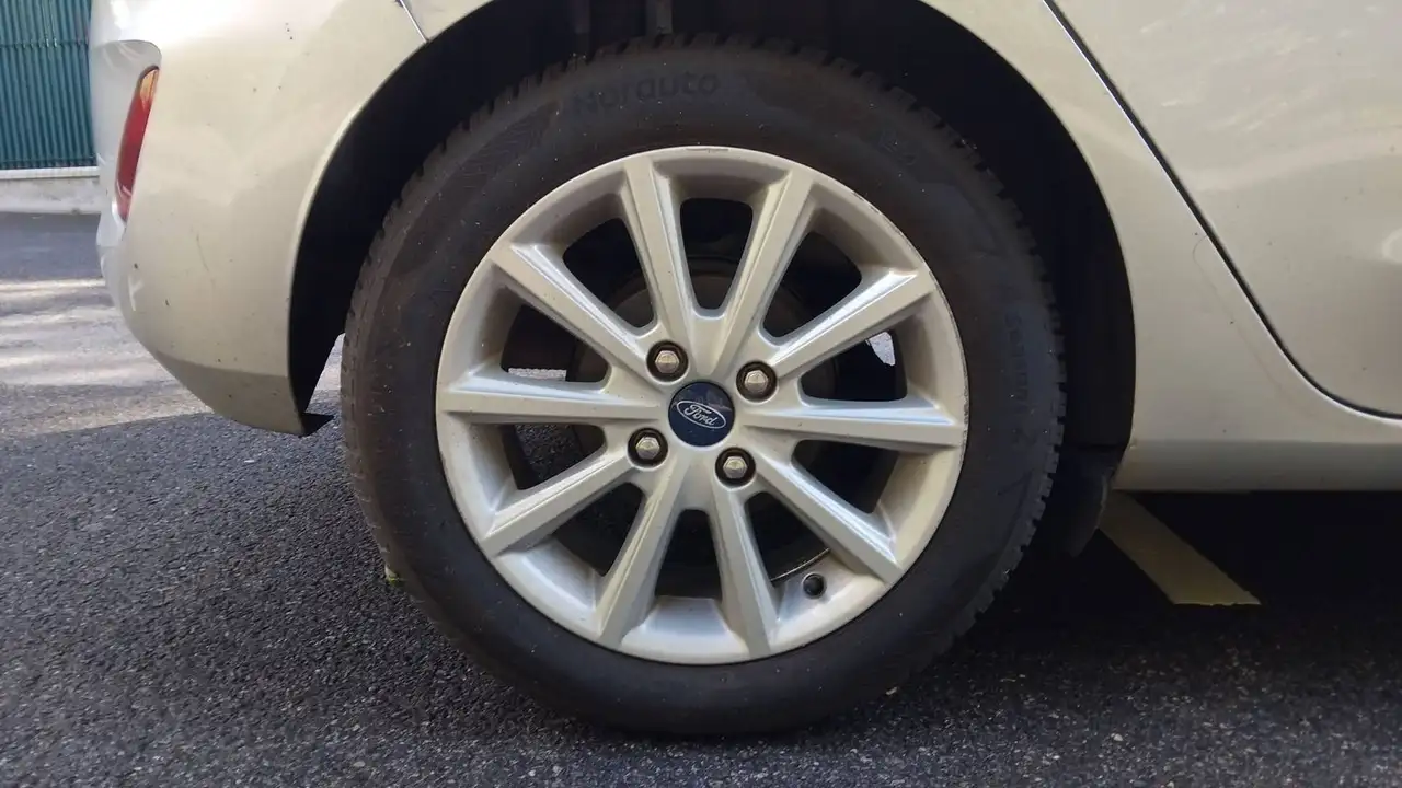 Ford Fiesta 5 portes — photo 16
