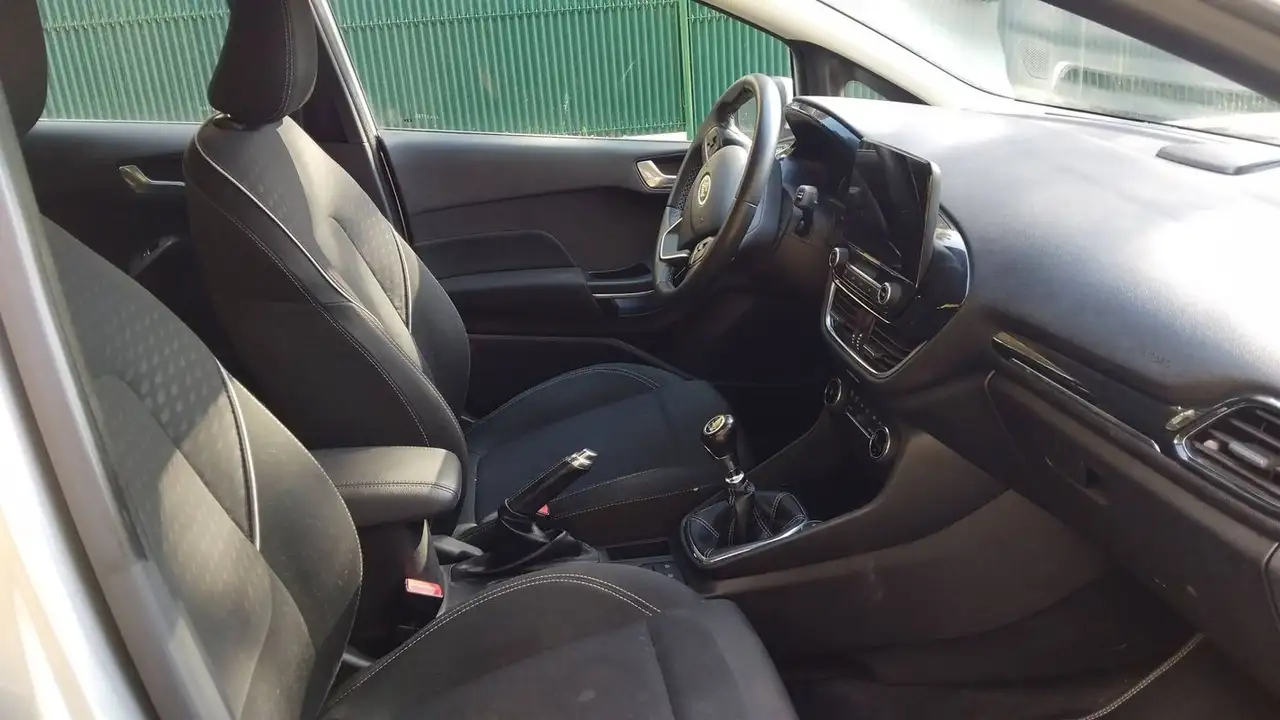 Ford Fiesta 5 portes — photo 25