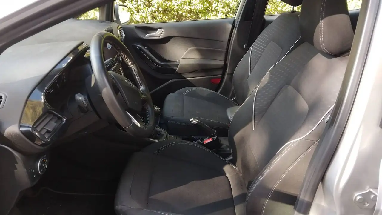 Ford Fiesta 5 portes — photo 27