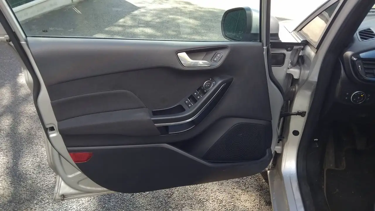 Ford Fiesta 5 portes — photo 7