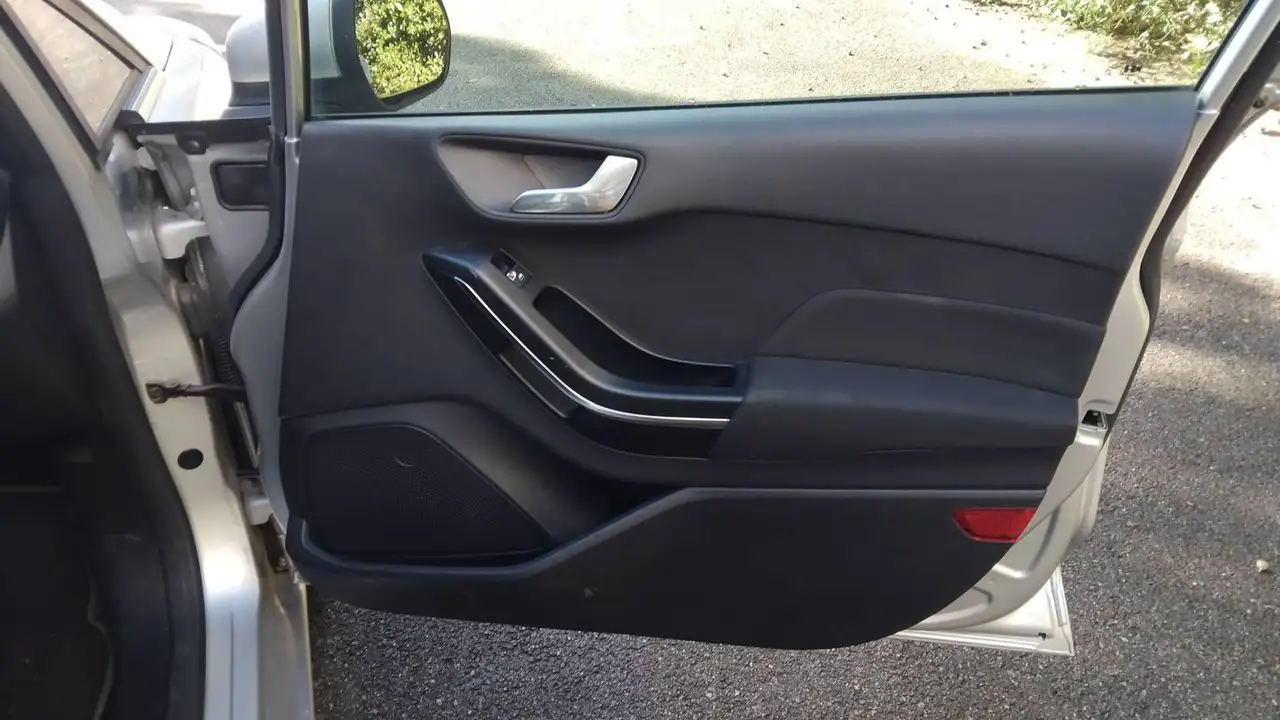 Ford Fiesta 5 portes — photo 24