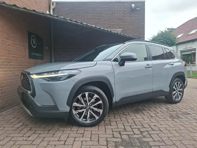 Toyota Corolla Cross Hybrid 140 Style + Premium Pack Panoramdak / Carpl