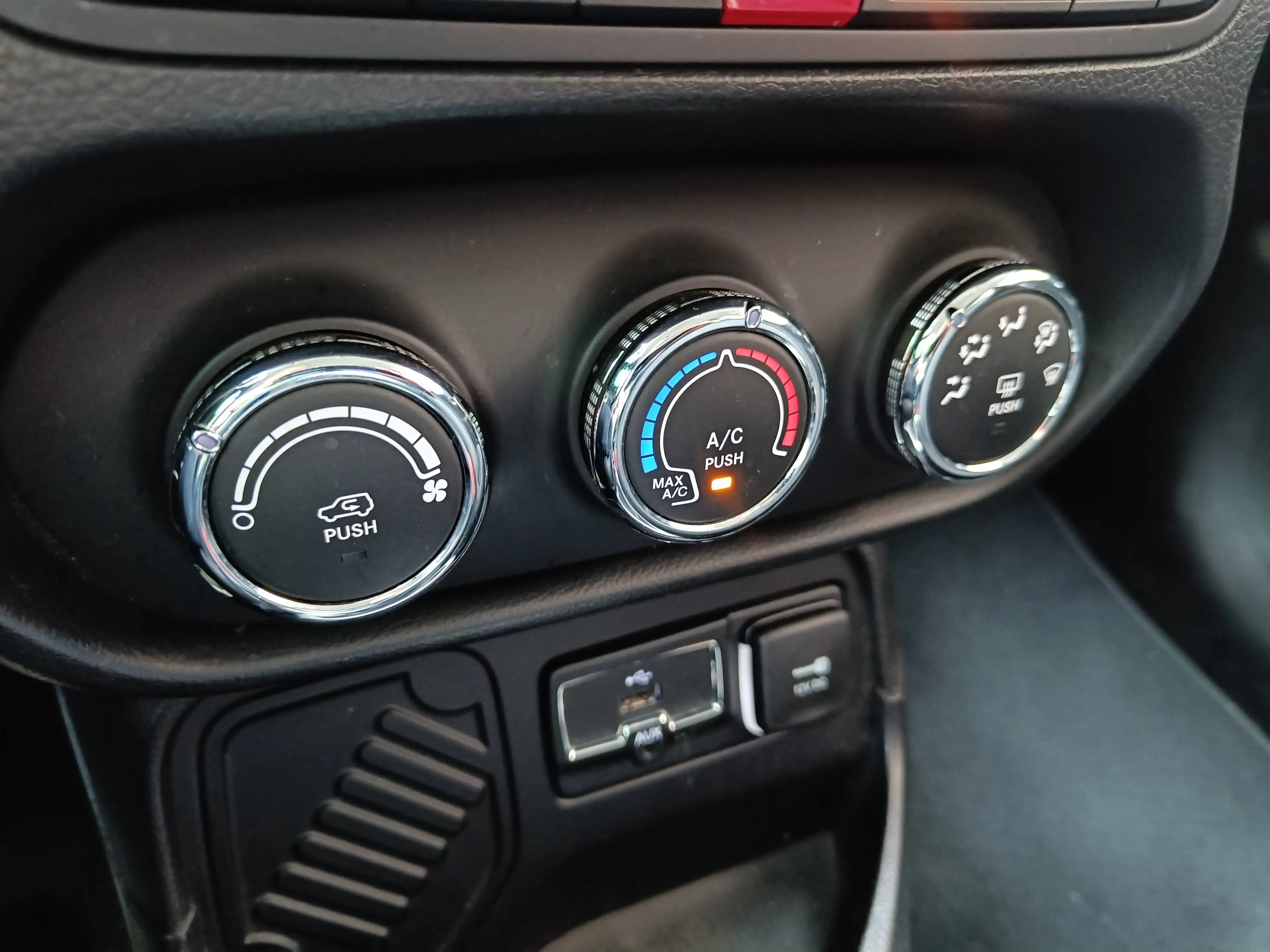 Jeep Renegade Renegade 1.6 MJD 4x2 Longitude - AIRCO/CRUISE -12M GARANTIE — photo 14