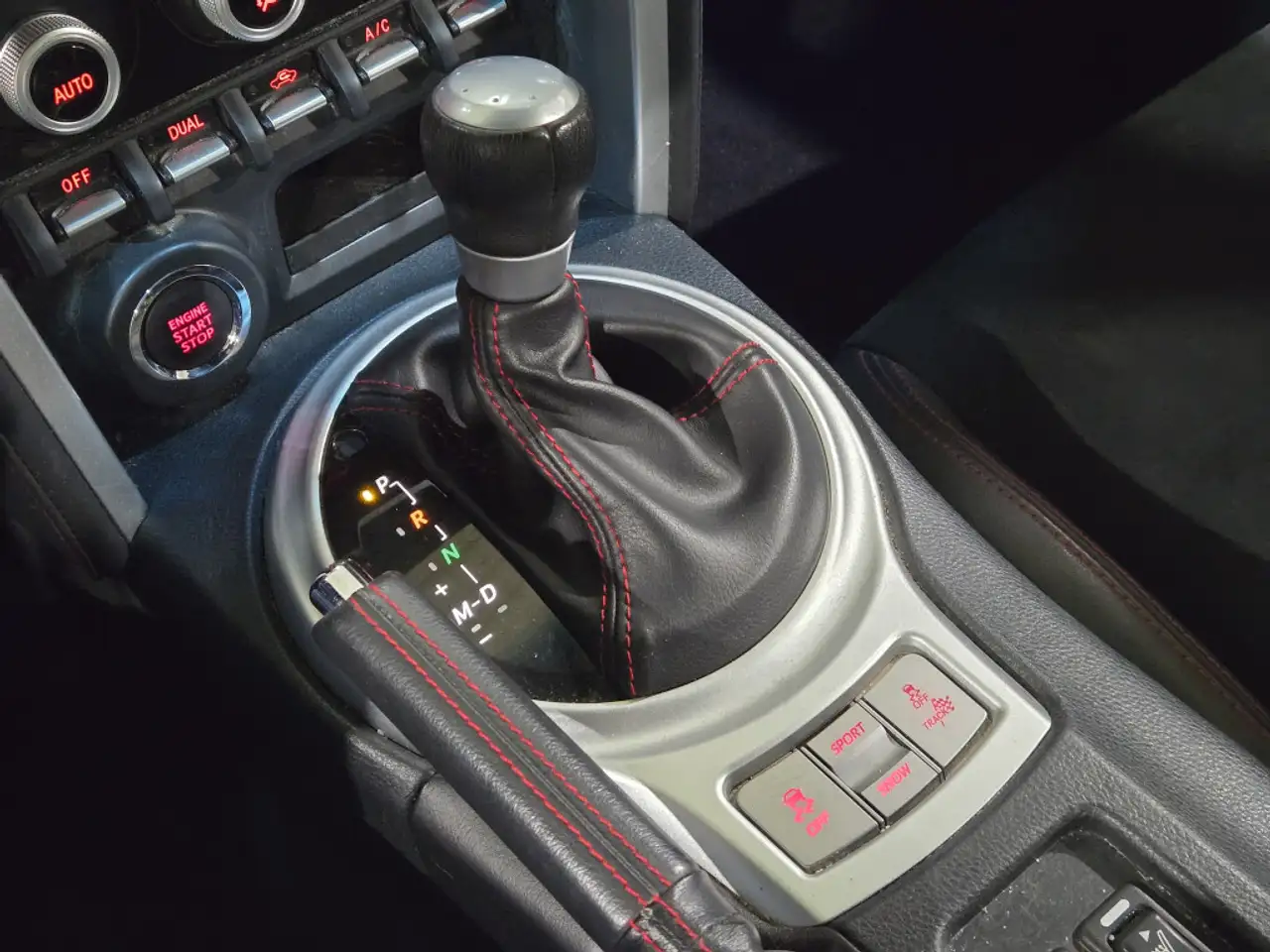 Subaru BRZ снимка Subaru BRZ