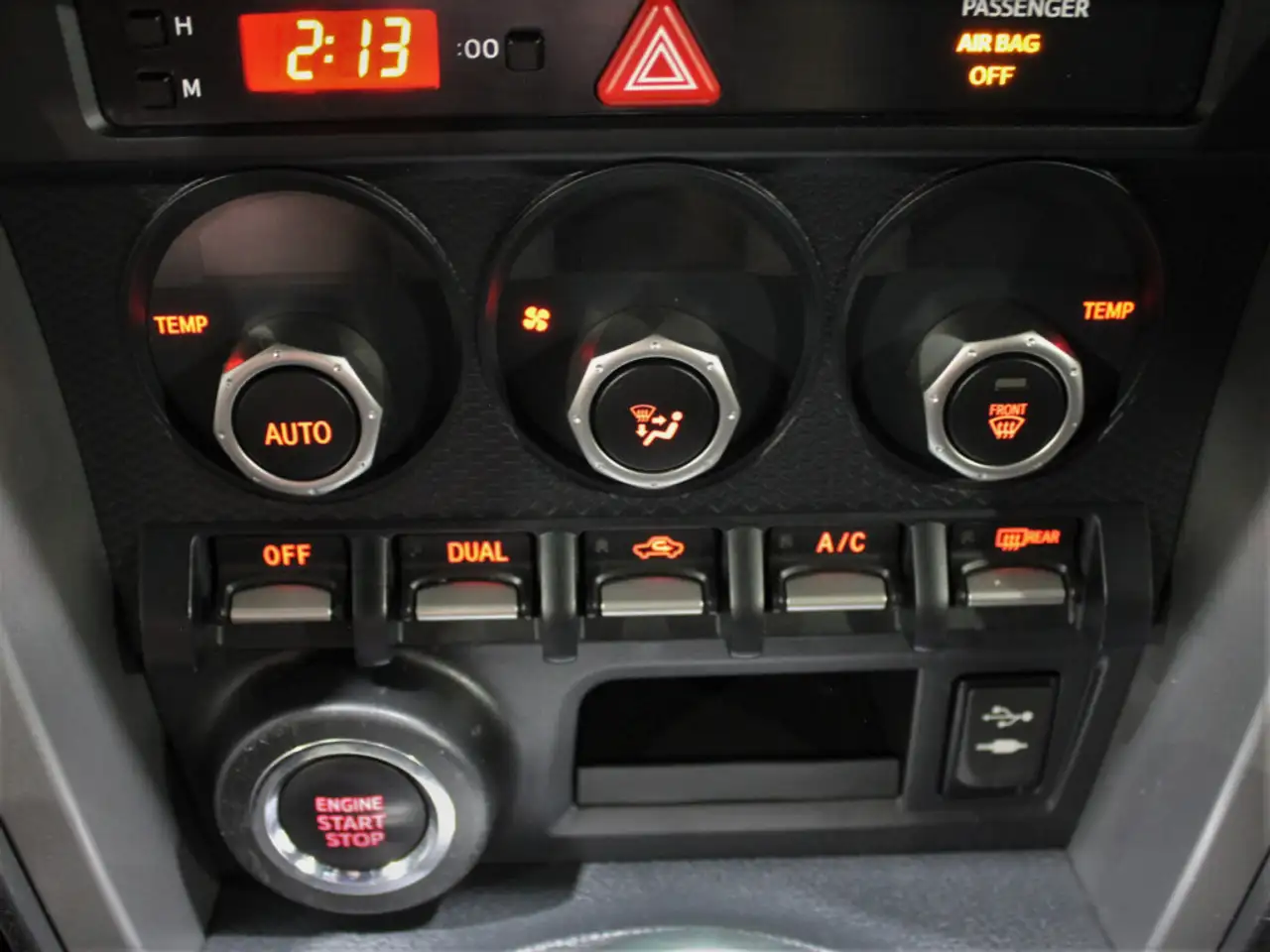 Subaru BRZ снимка Subaru BRZ