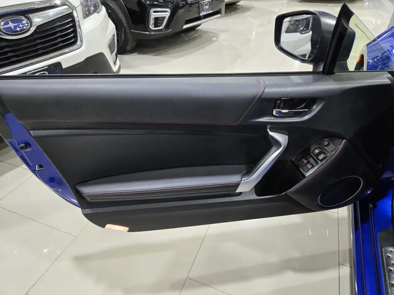 Subaru BRZ снимка Subaru BRZ