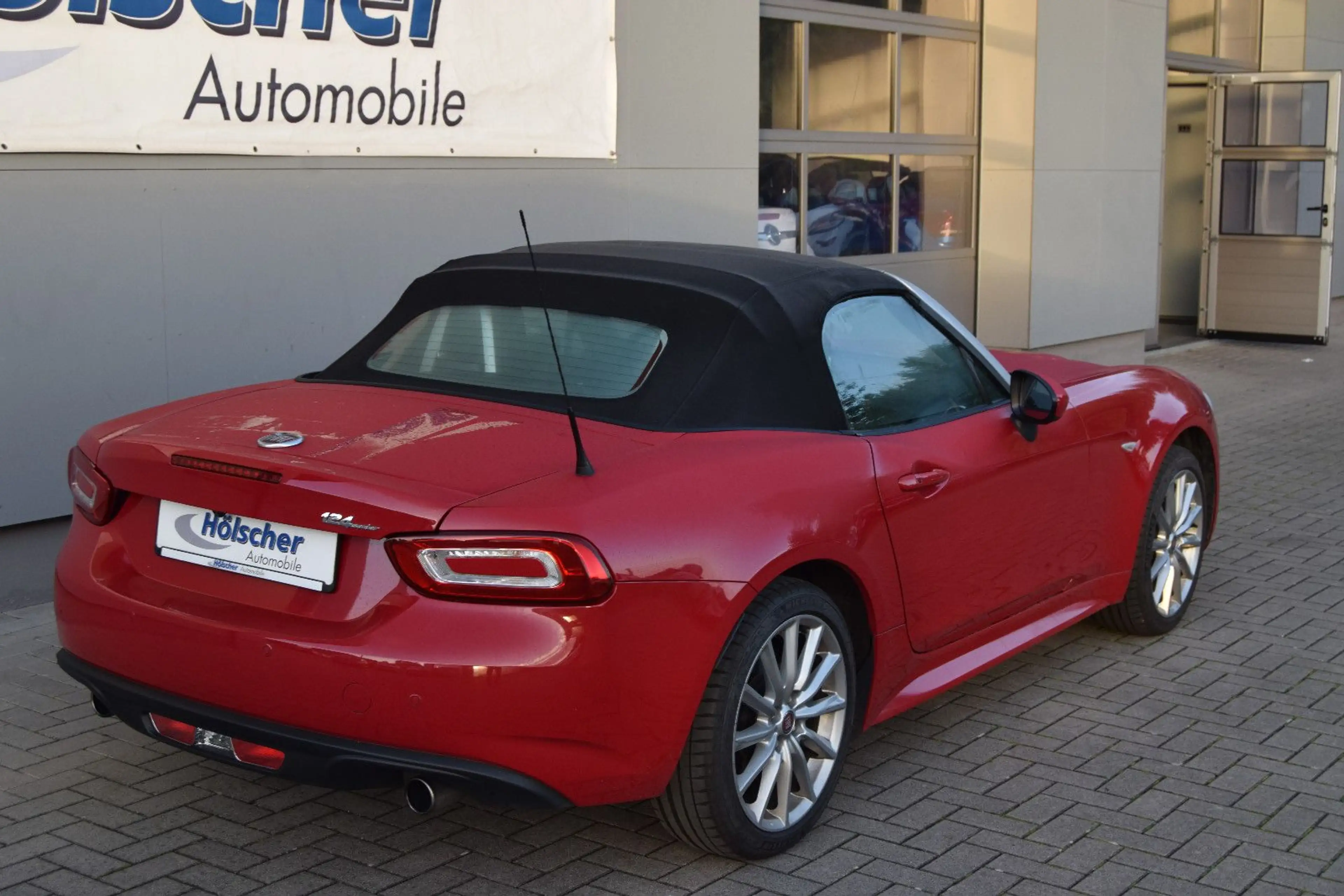 Fiat 124 Spider Lusso !! Automatik!!Navi,Leder,Sith, — photo 2