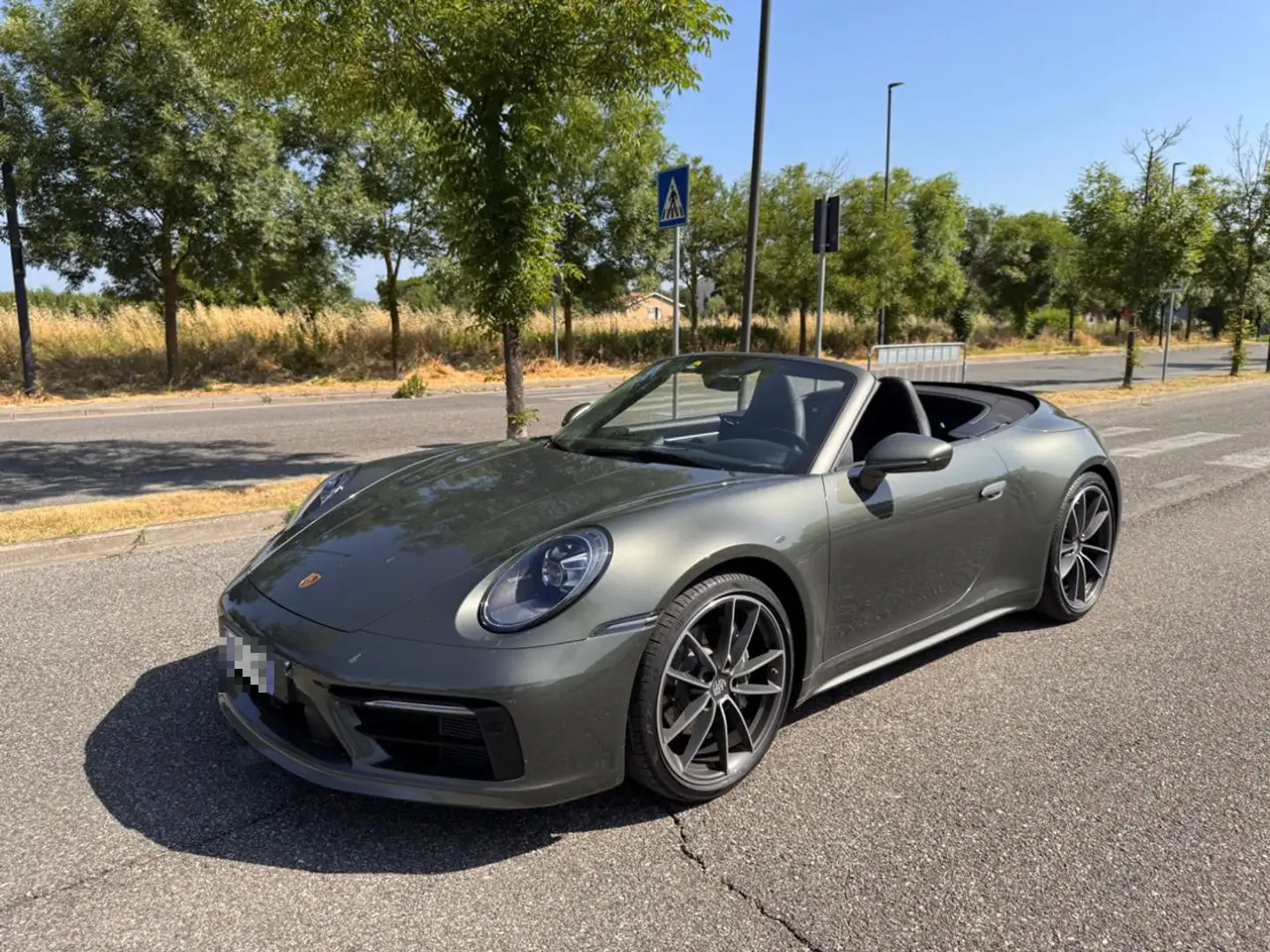 Porsche 992 Carrera 4 Cabriolet AVENTURINE MET. Verde - 1
