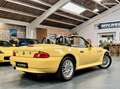 BMW Z3 Roadster 1.9L 118ch Coloris Jaune Dakar Climatisation & Sièges chauffants Carnet d’entretien Etat collection Geel - thumbnail 2
