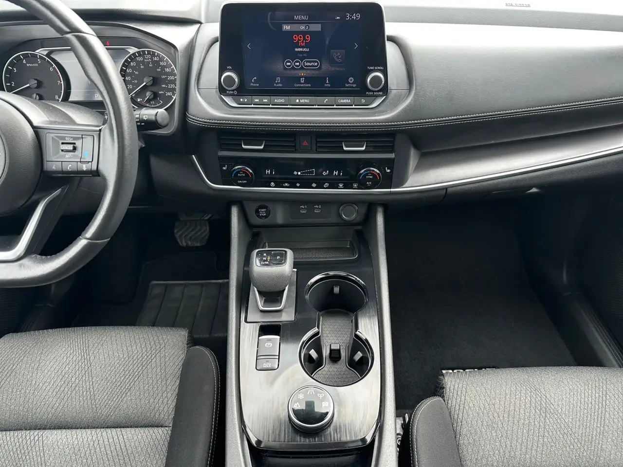 Nissan Rogue снимка Nissan Rogue
