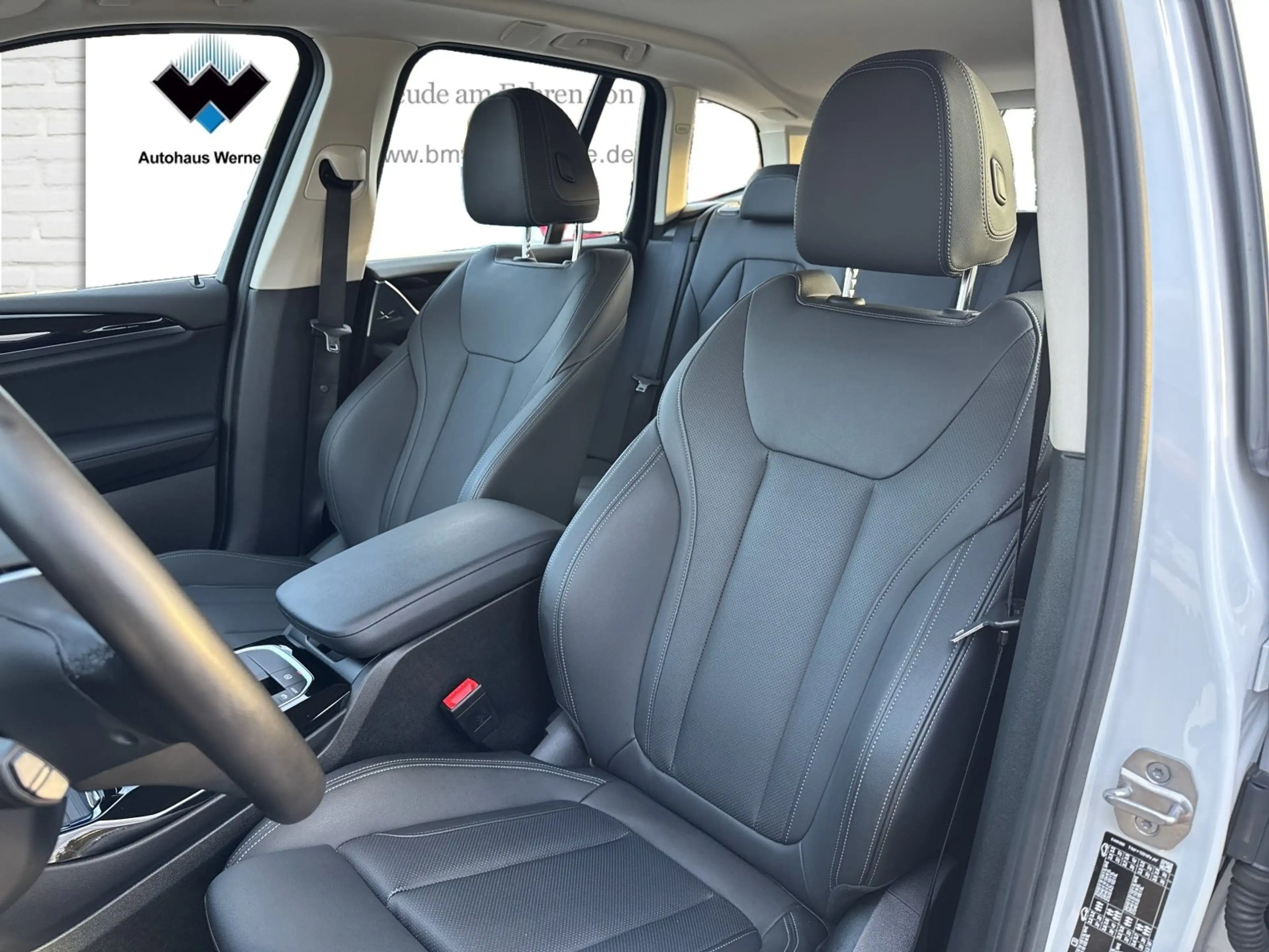BMW X3 xDrive20i ZA — photo 12