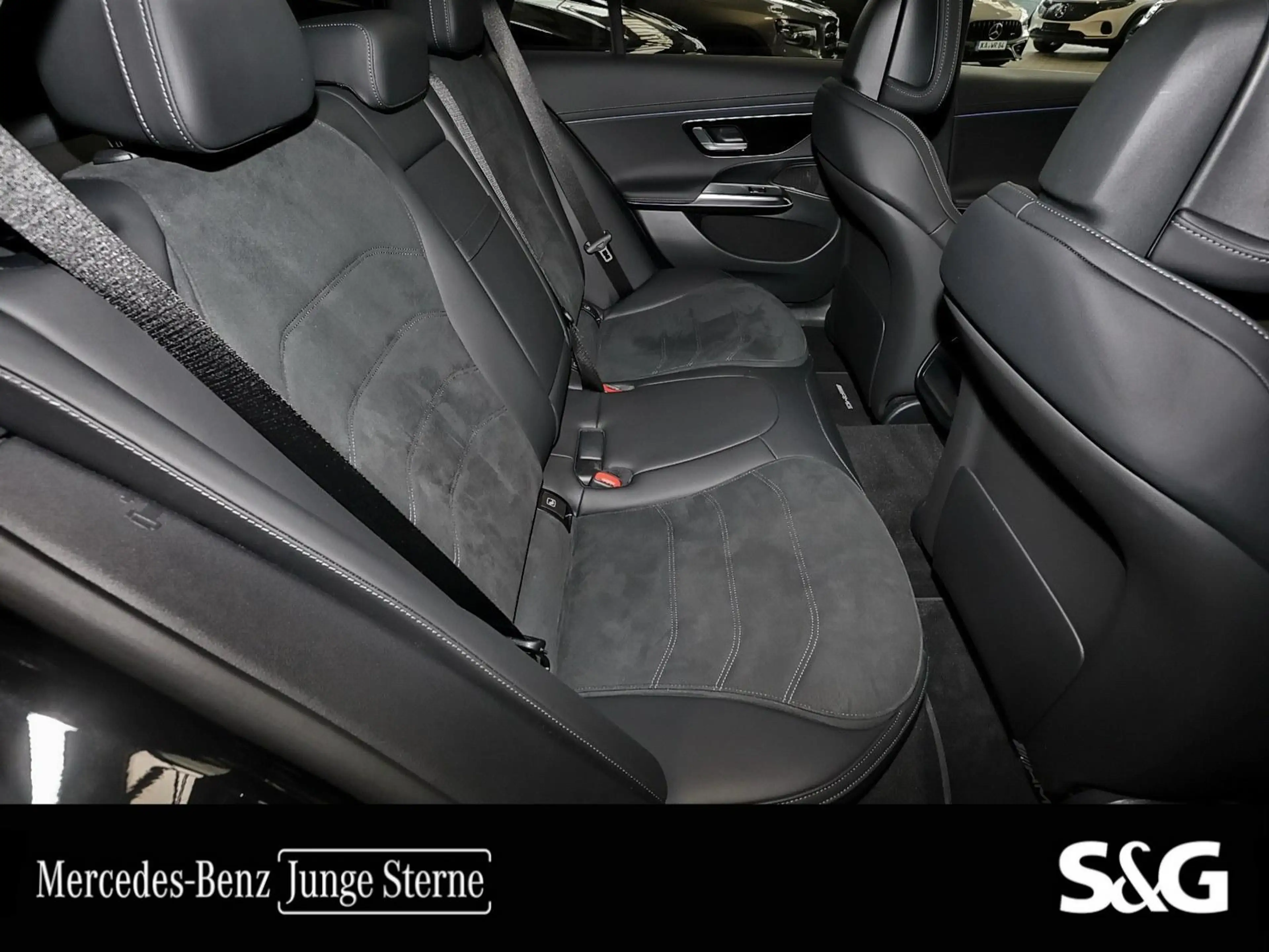 Mercedes-Benz E 220 d T AMG AHK+PANO+NIGHT+DISTRO+CARPLAY+19" — photo 7