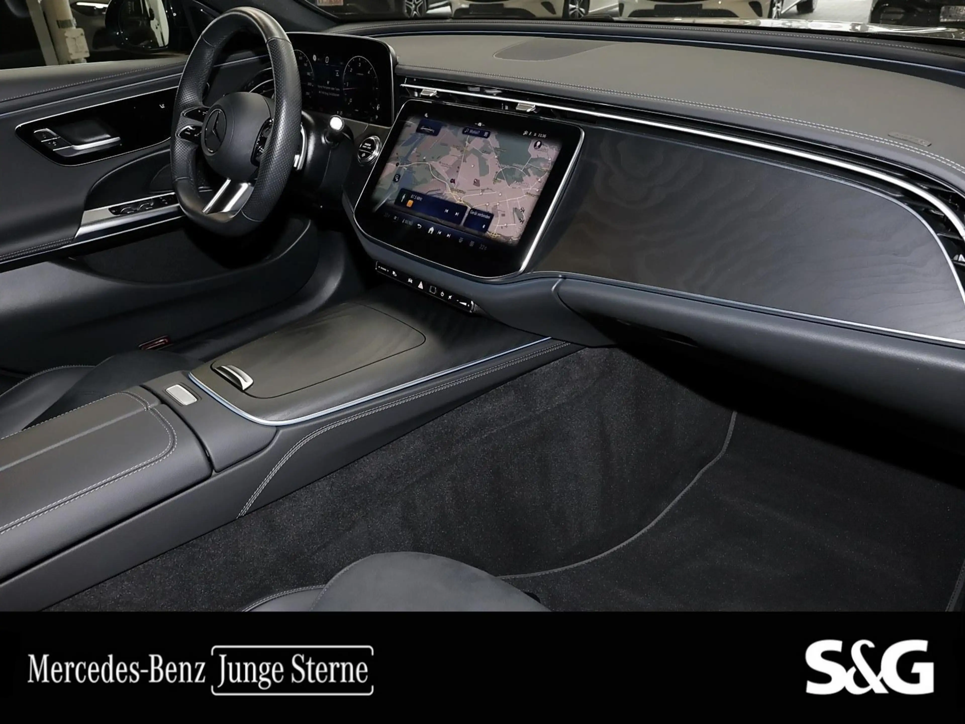 Mercedes-Benz E 220 d T AMG AHK+PANO+NIGHT+DISTRO+CARPLAY+19" — photo 9