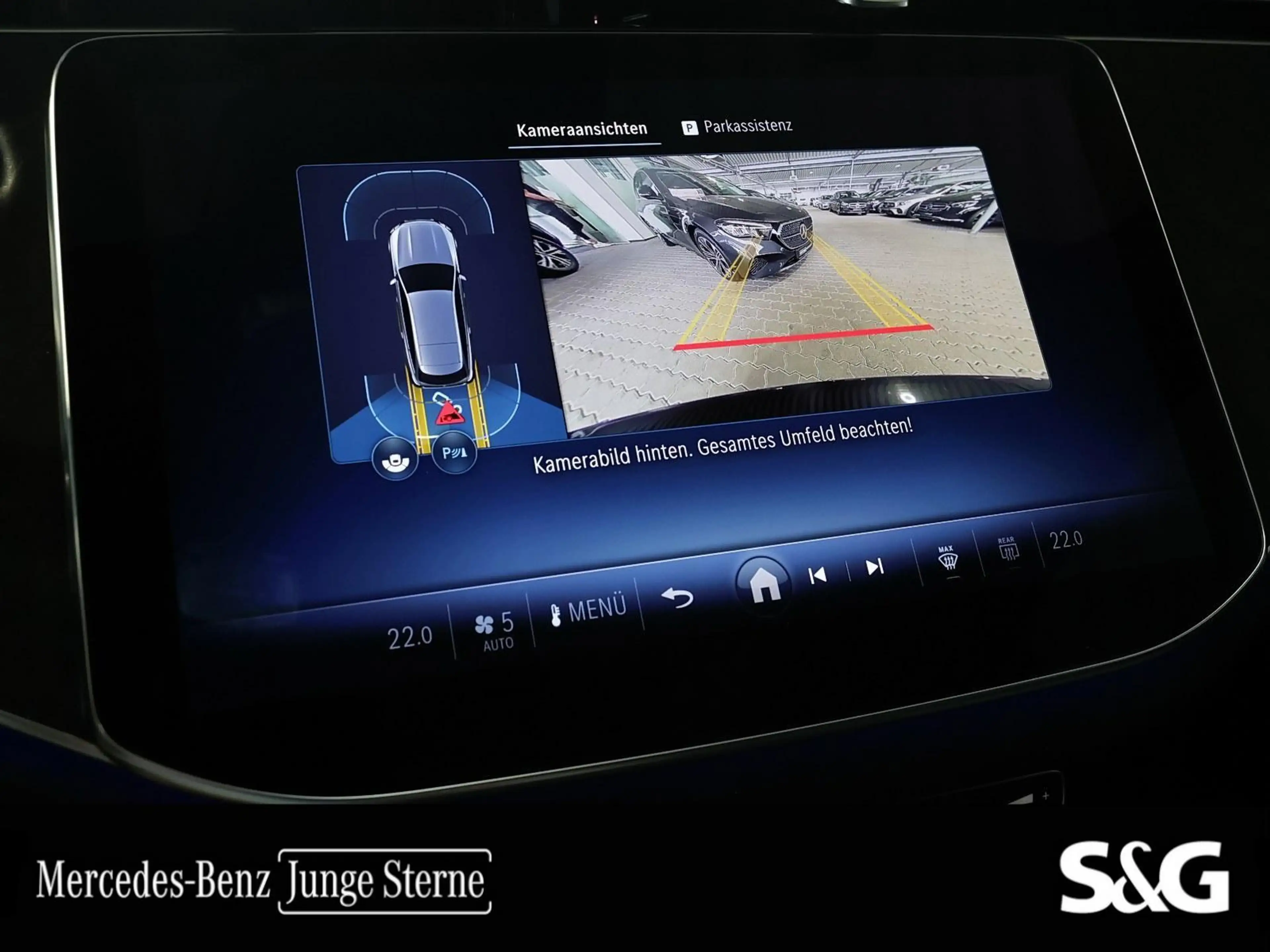 Mercedes-Benz E 220 d T AMG AHK+PANO+NIGHT+DISTRO+CARPLAY+19" — photo 12