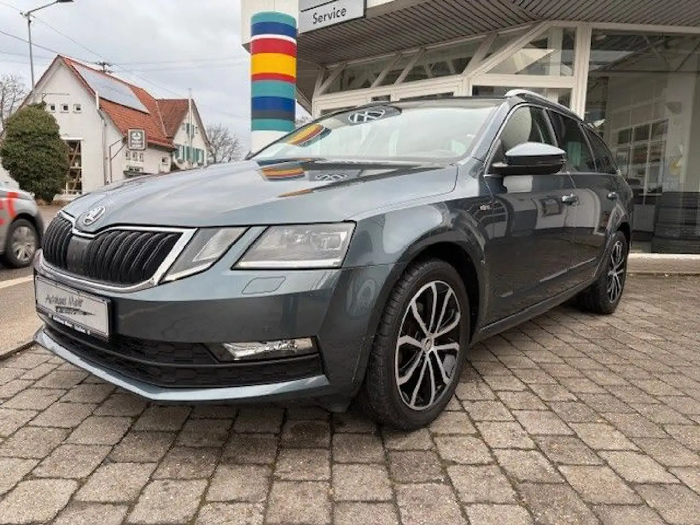 Skoda Octavia Combi 1.5 TSI DSG Tour LED/NAV/SHZ Gris - 2
