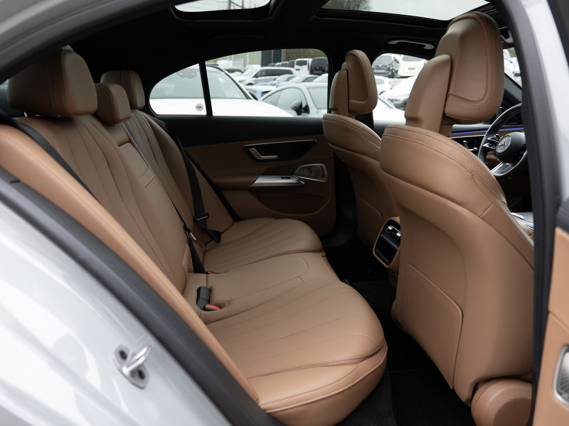 Mercedes-Benz E 450 d 4MATIC Limousine AMG-Sport+Burm+Pano+AHK — photo 5