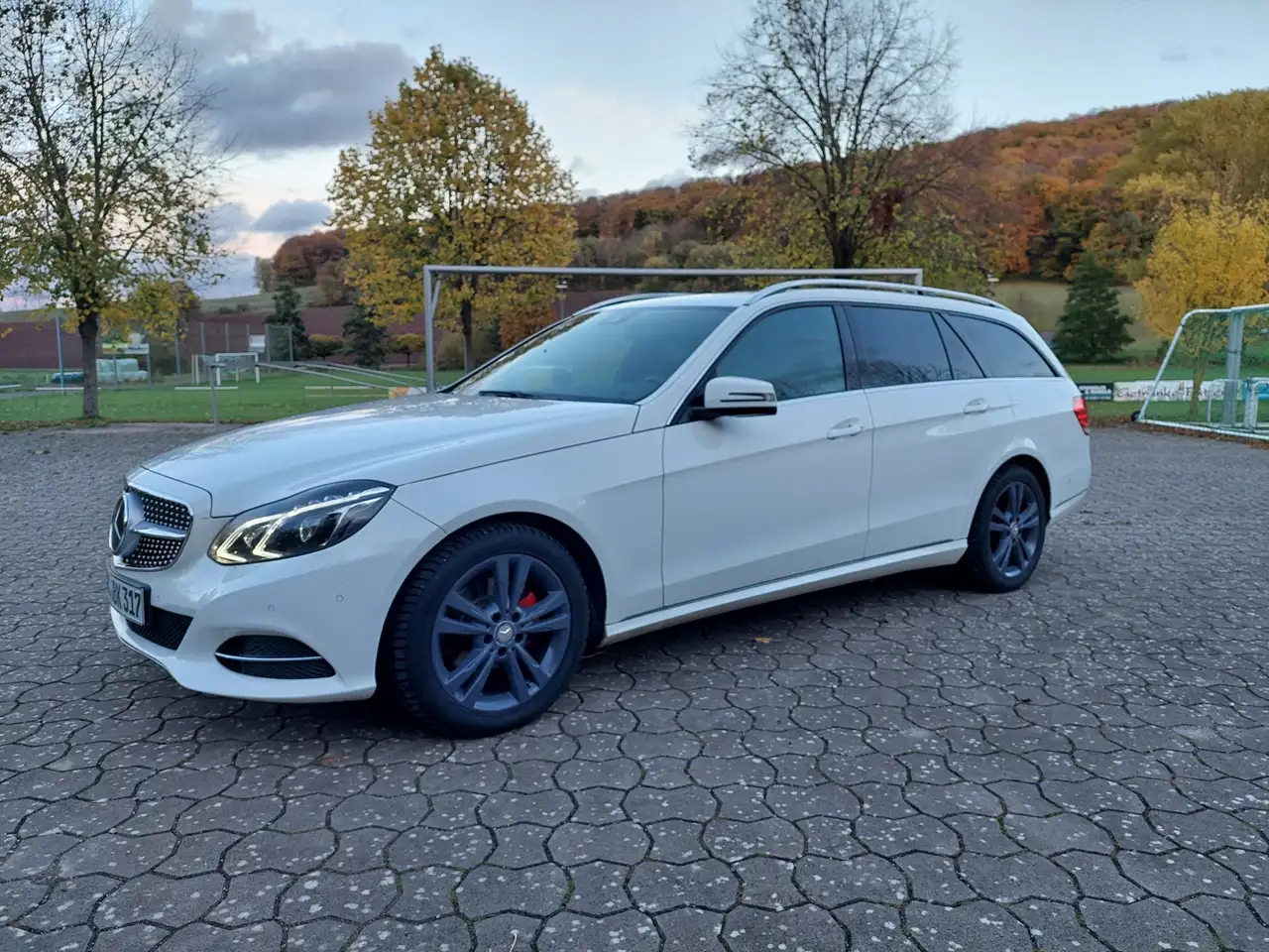 2015 Mercedes-Benz E 220 T BlueTEC 9G-TRONIC Avantgarde, photograph 6