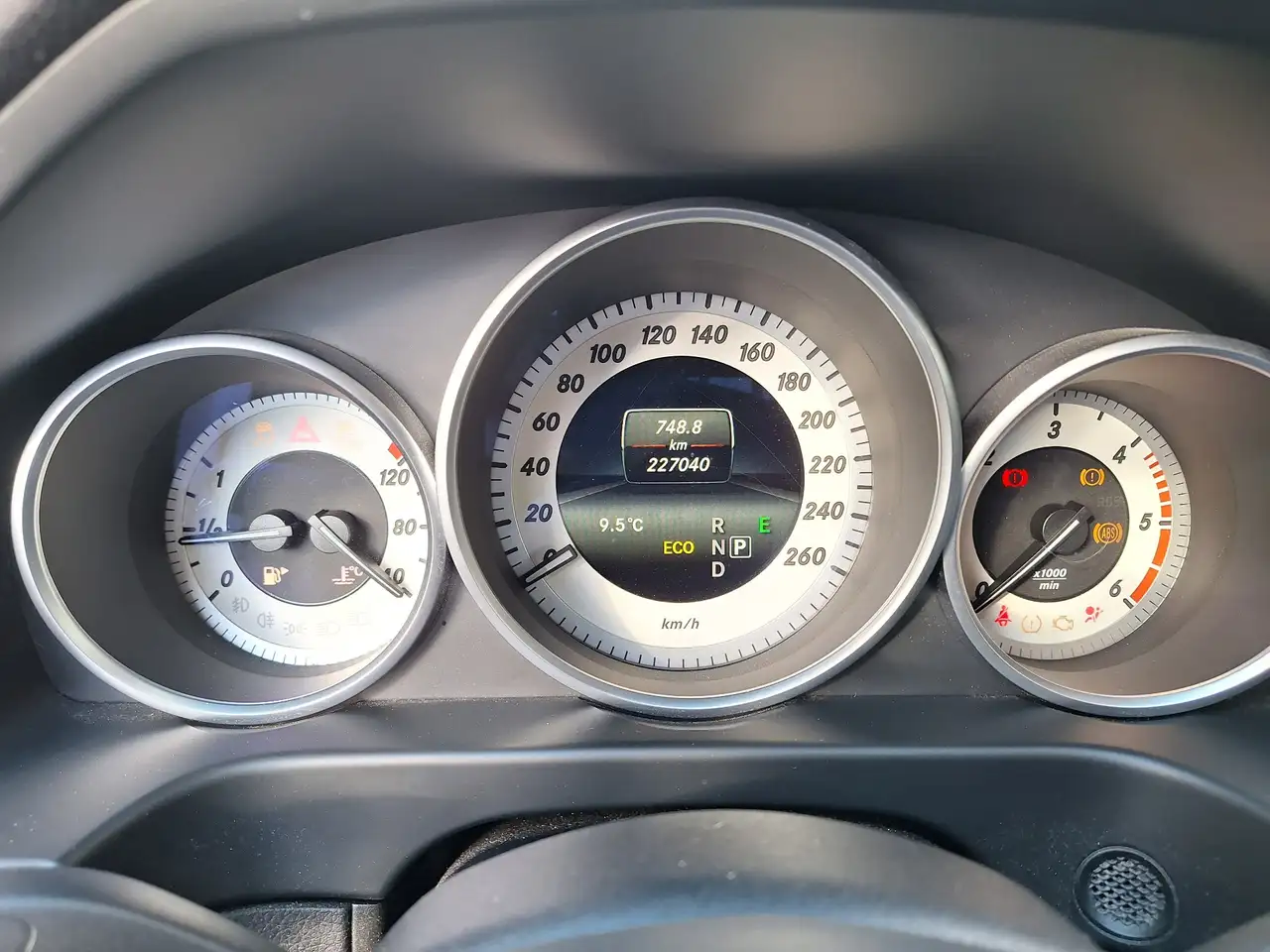2015 Mercedes-Benz E 220 T BlueTEC 9G-TRONIC Avantgarde, photograph 10