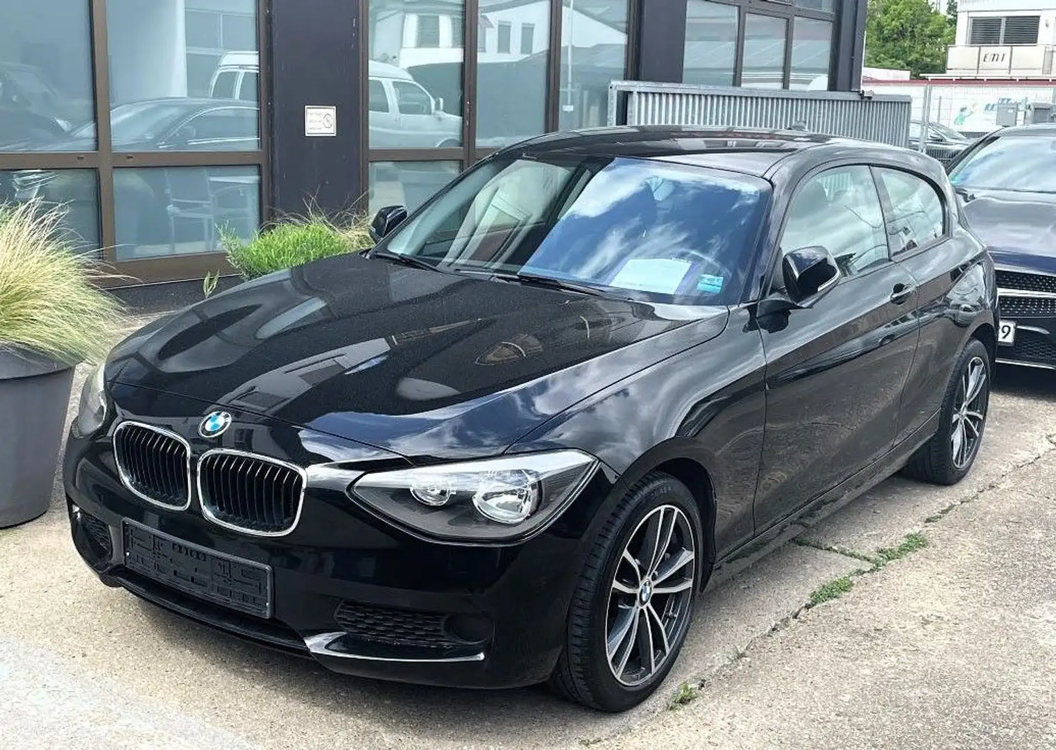 BMW 114 i Sport Line BUSINESS | AC | ALU17" Siyah - 1