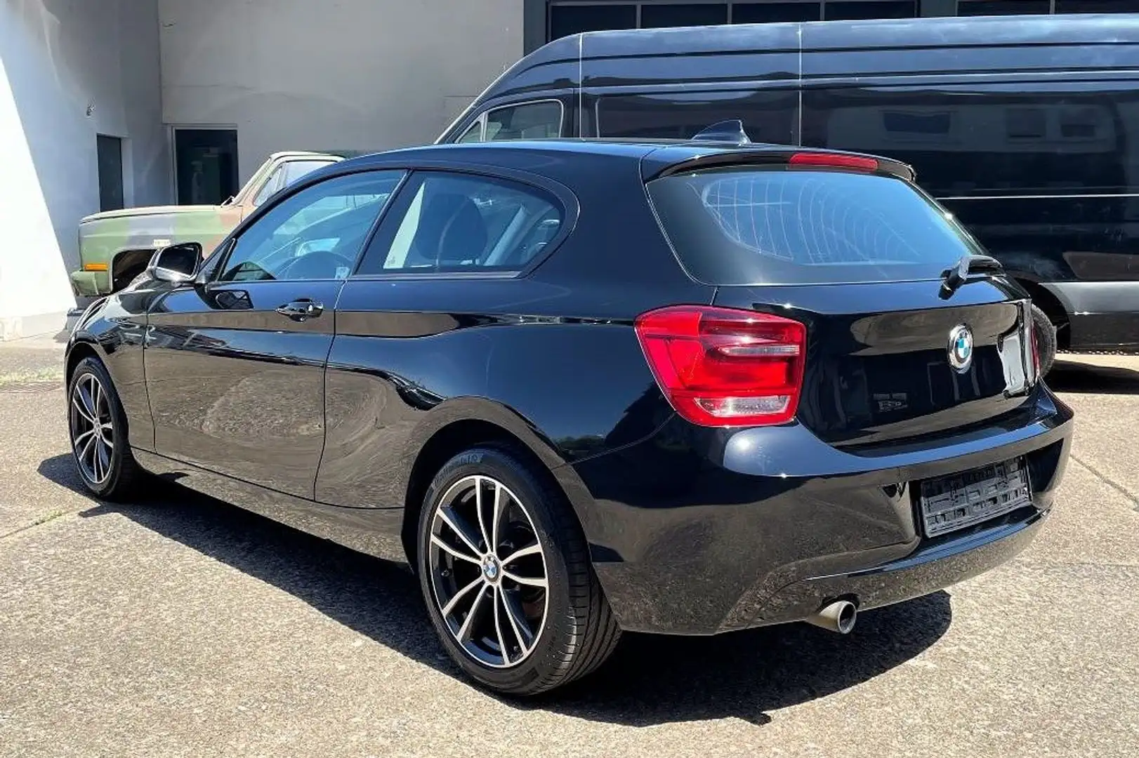 BMW 114 i Sport Line BUSINESS | AC | ALU17" Siyah - 2