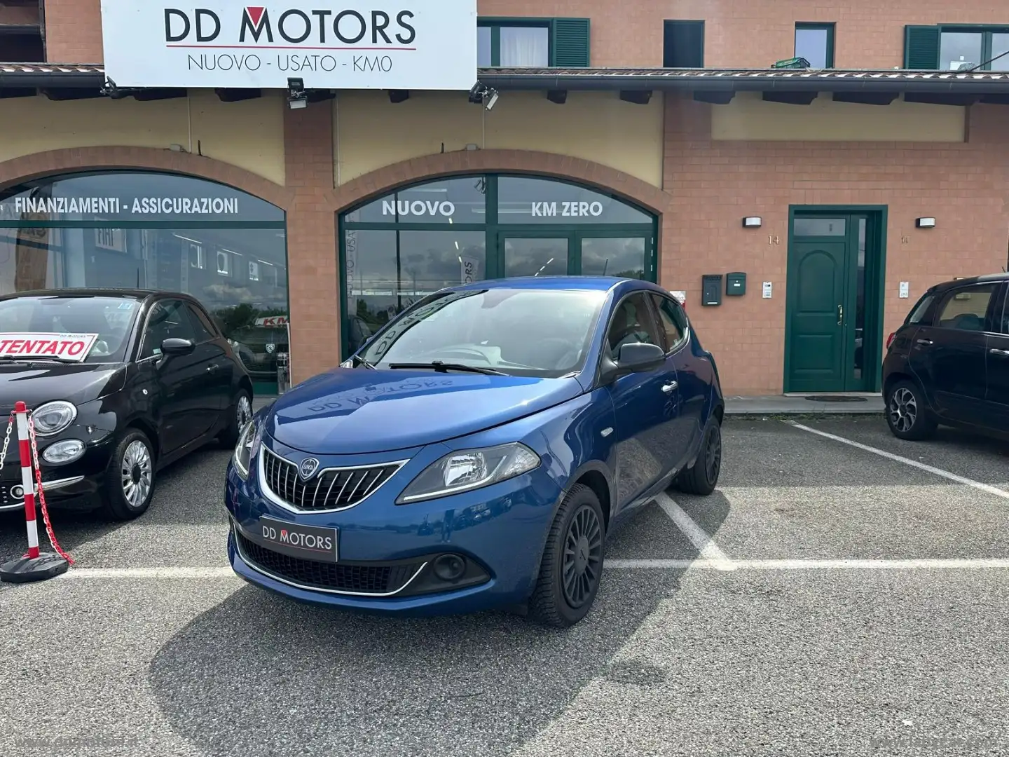 Lancia Ypsilon 1.0 FireFly 5p.S&S Hybrid Silver *NEOPATENTATI* Blau - 1