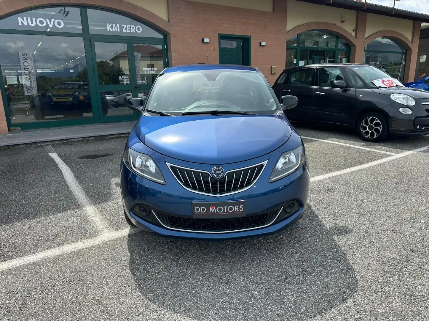 Lancia Ypsilon 1.0 FireFly 5p.S&S Hybrid Silver *NEOPATENTATI* Blauw - 2