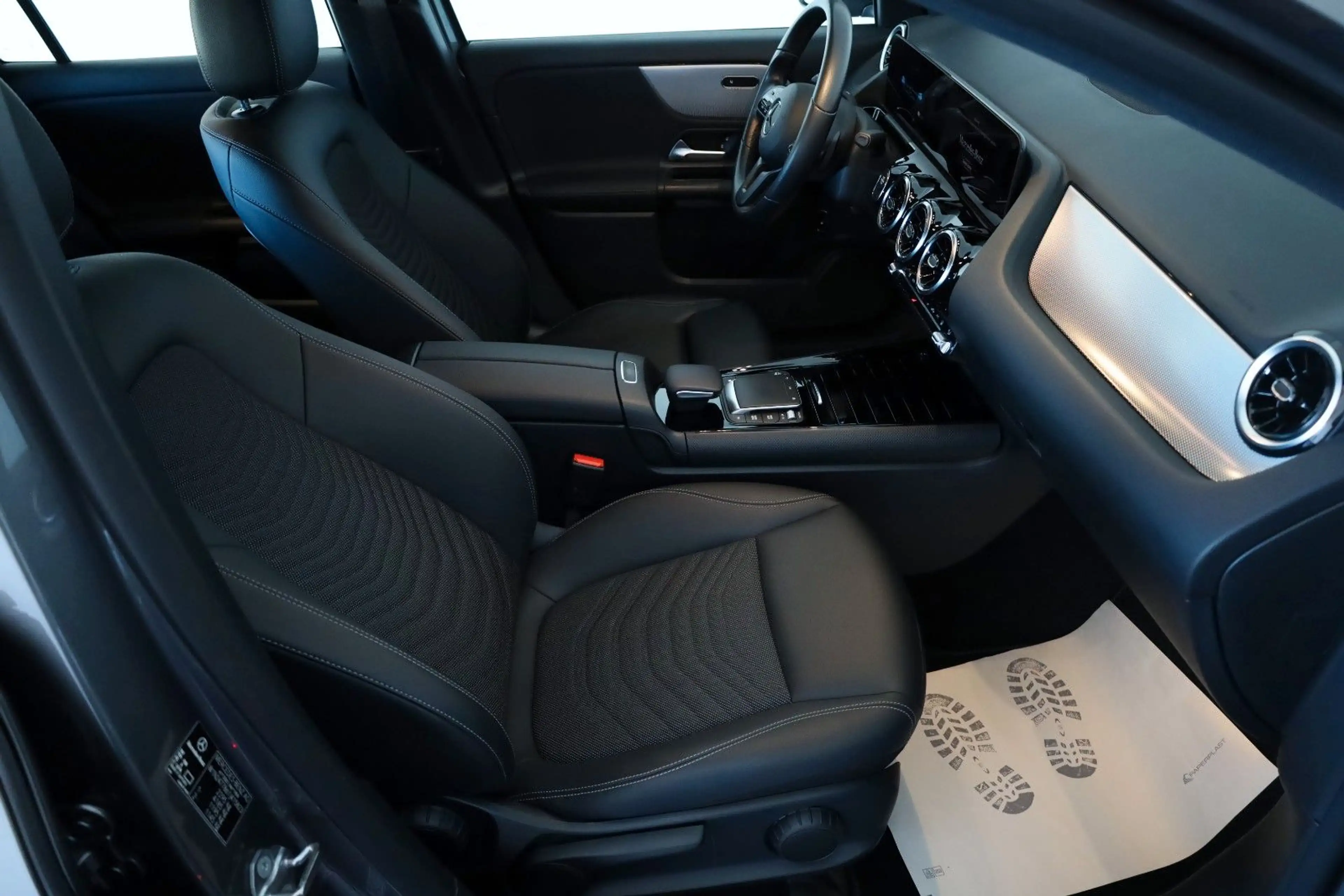 Mercedes-Benz GLA 250 e, Style,T.Leder,Navi,LED,SH,Kamera,ACC — photo 5