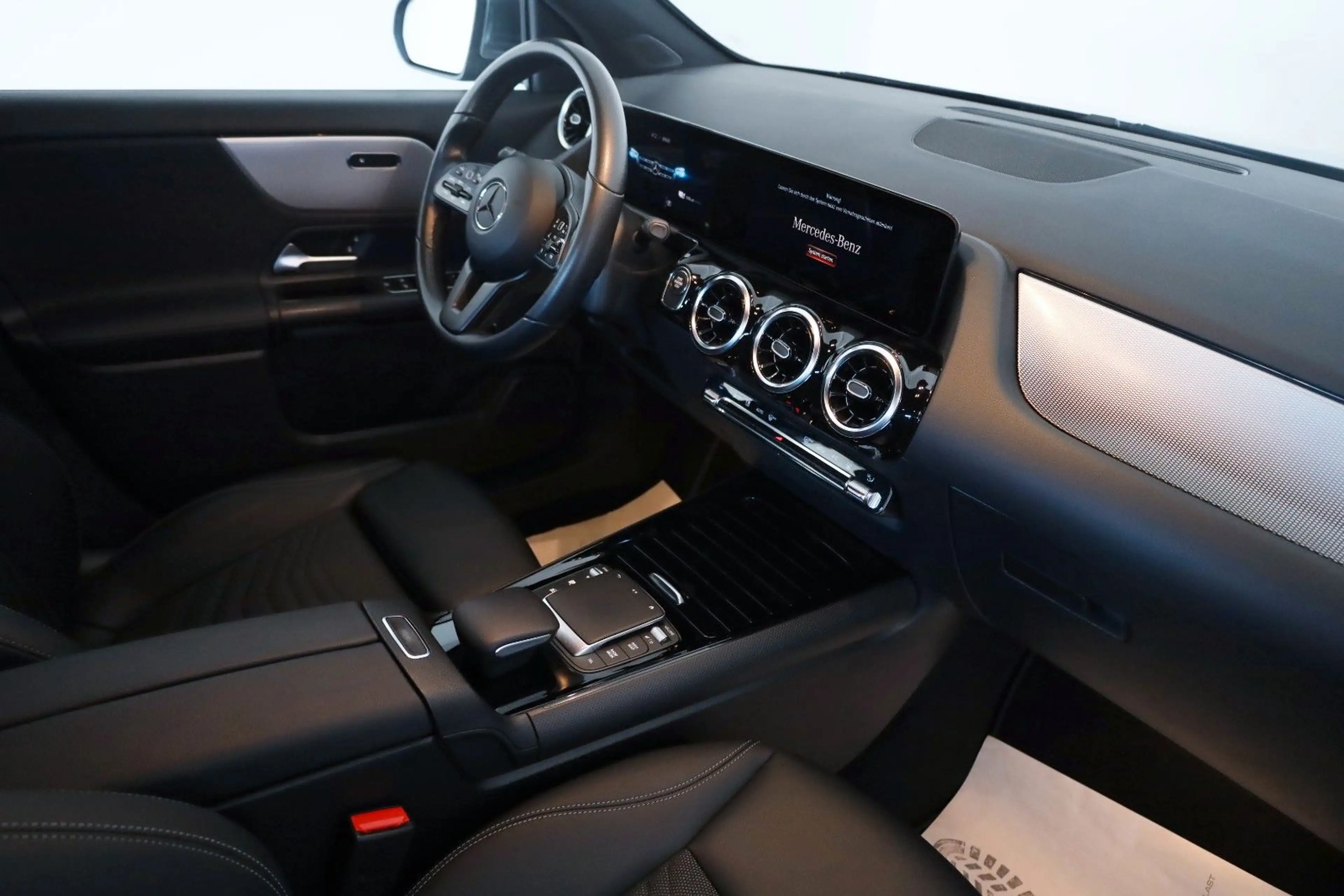 Mercedes-Benz GLA 250 e, Style,T.Leder,Navi,LED,SH,Kamera,ACC — photo 4