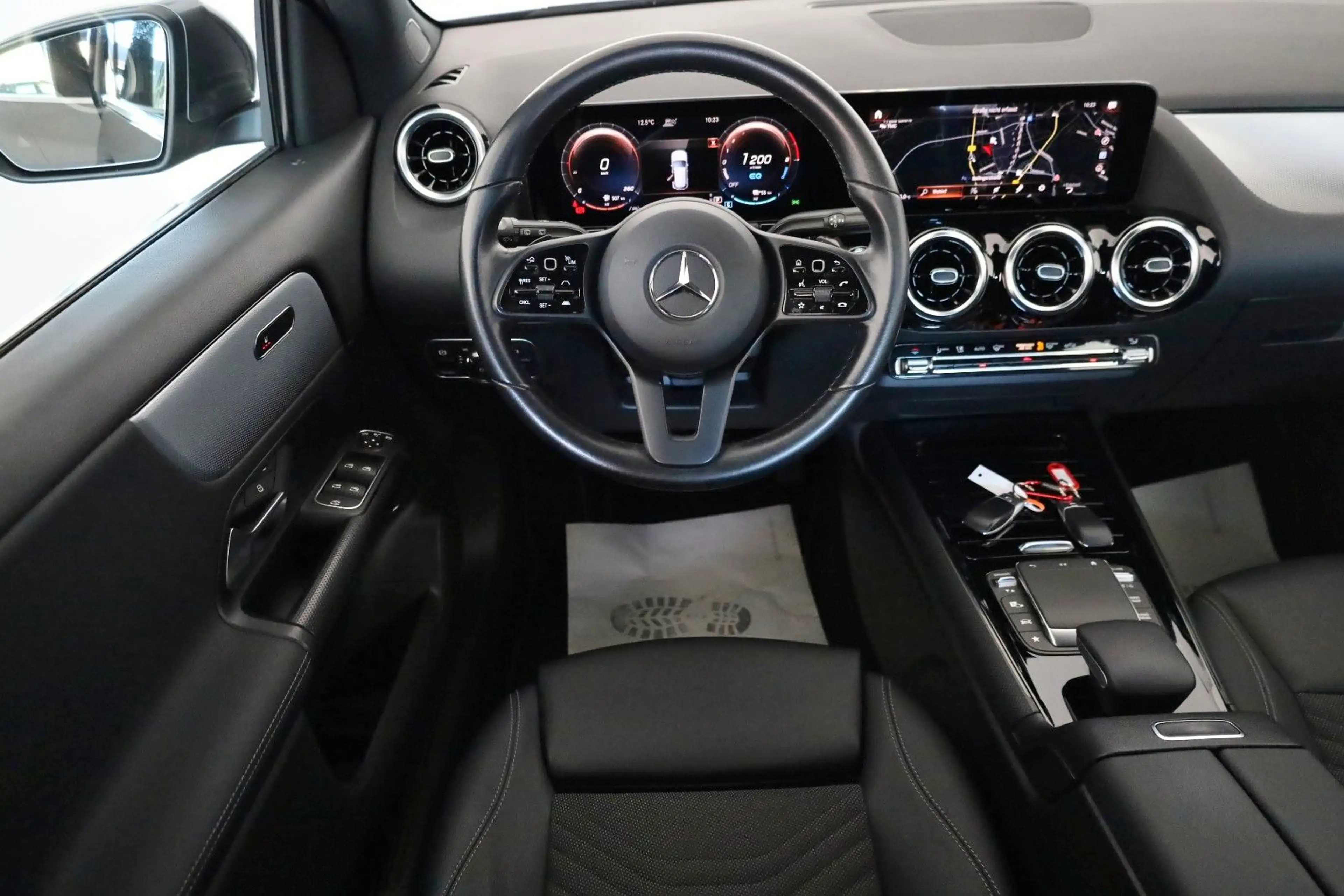 Mercedes-Benz GLA 250 e, Style,T.Leder,Navi,LED,SH,Kamera,ACC — photo 10