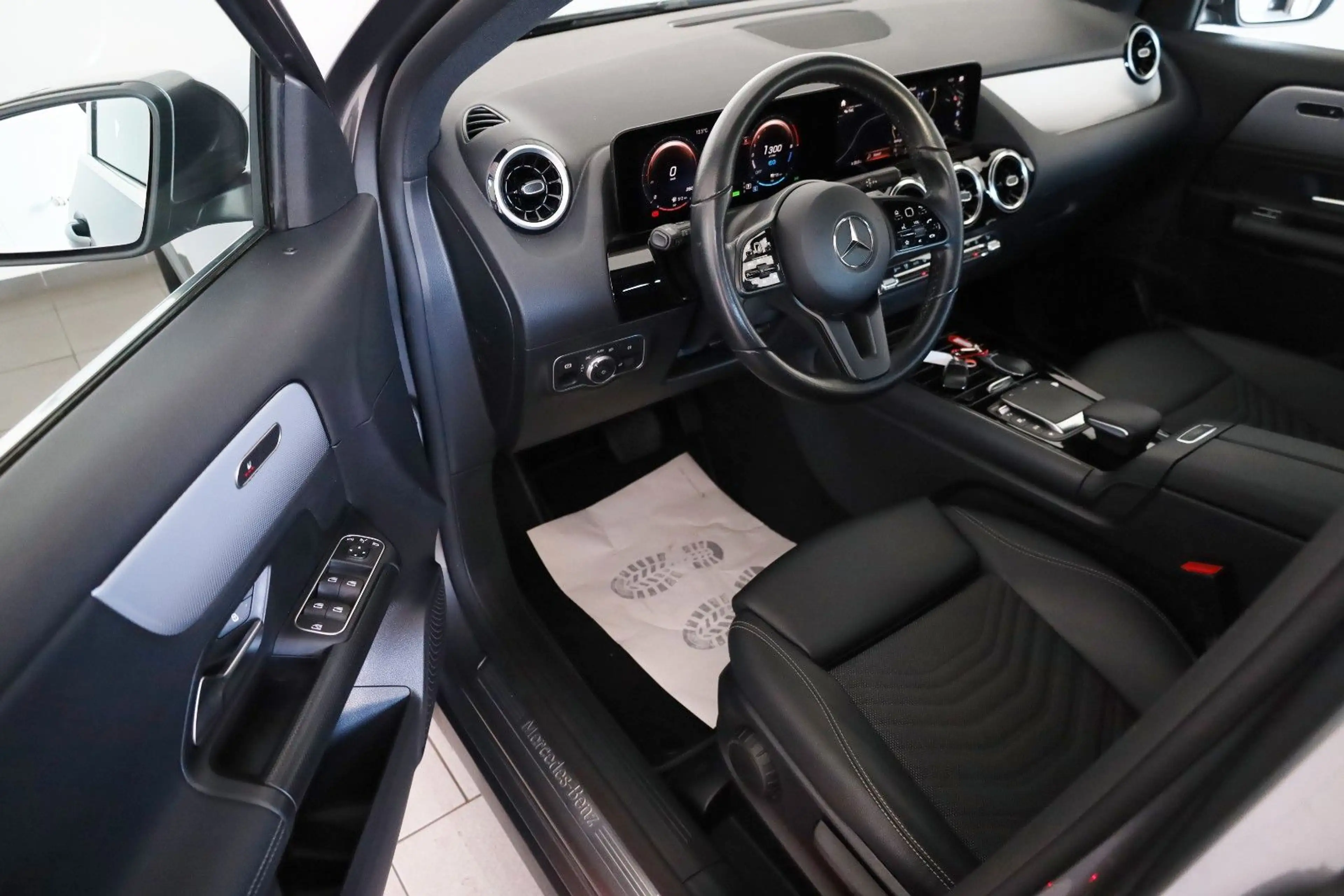 Mercedes-Benz GLA 250 e, Style,T.Leder,Navi,LED,SH,Kamera,ACC — photo 9