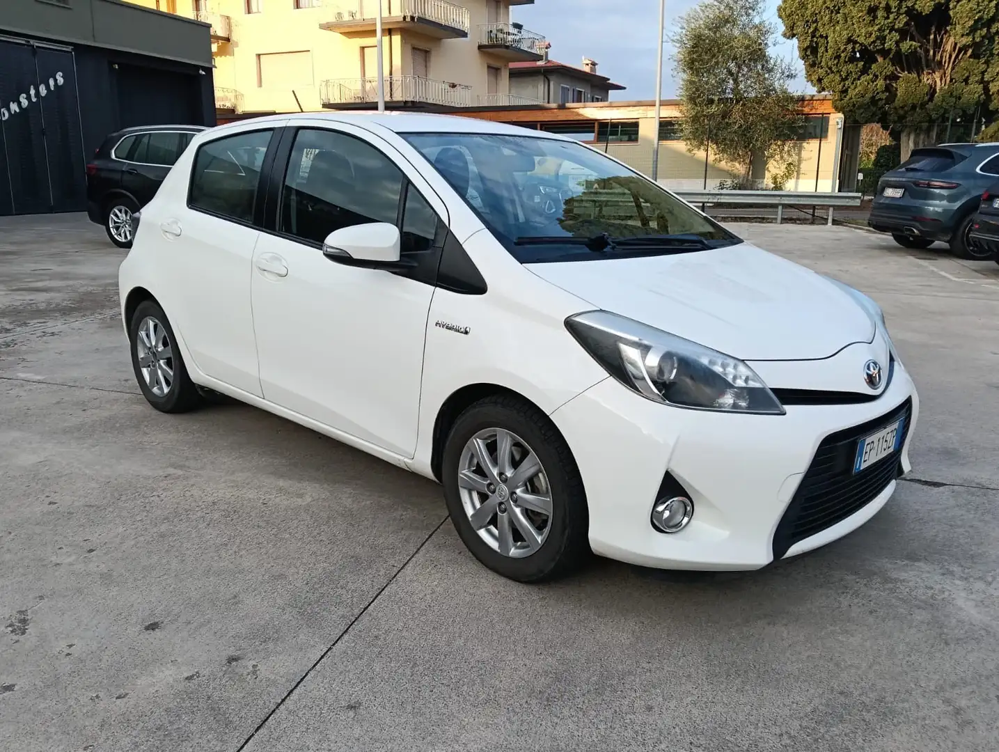 Toyota Yaris hybrid 5p 1.5h Lounge AUTOMATICA X NEOP. Bianco - 1